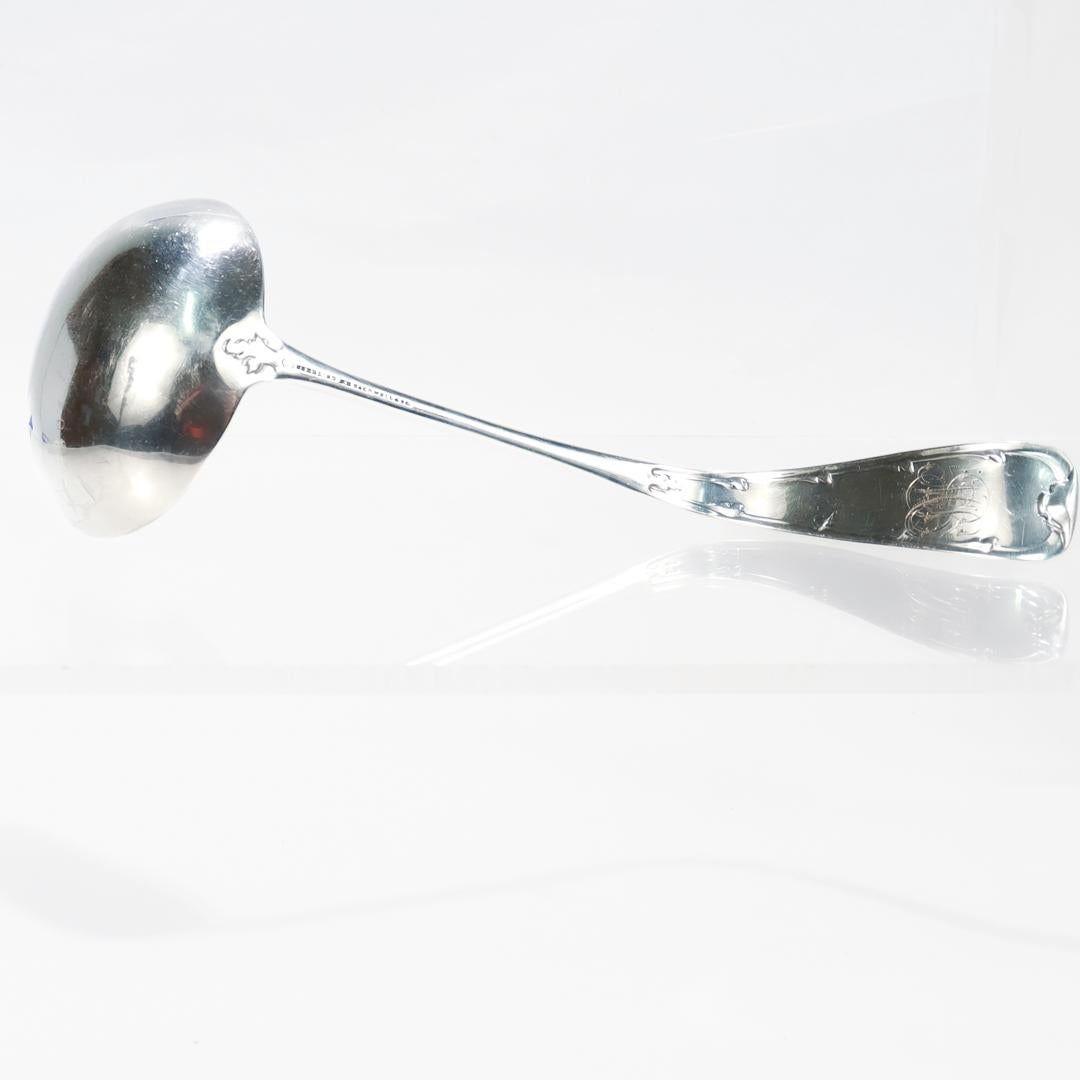 Cucharón sopero antiguo Durgin de plata de ley con diseño de volutas en venta 4