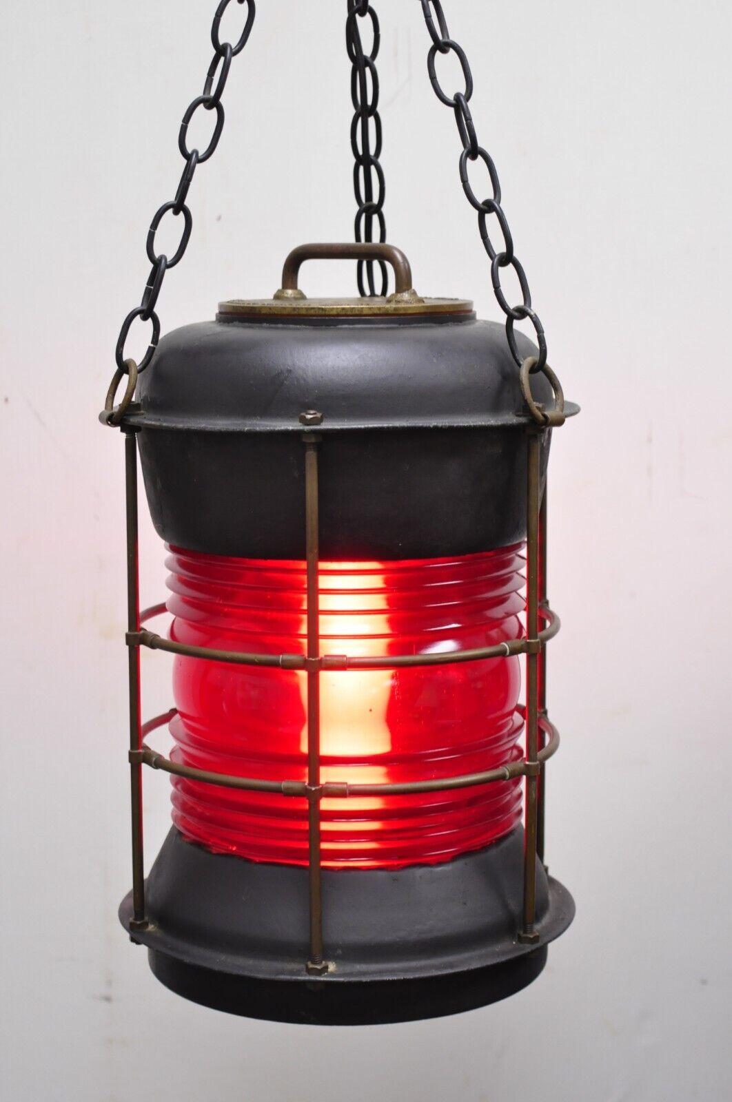 20ième siècle Ancien luminaire suspendu de bateau de la marine Durkee, en frêne rouge, « a » en vente