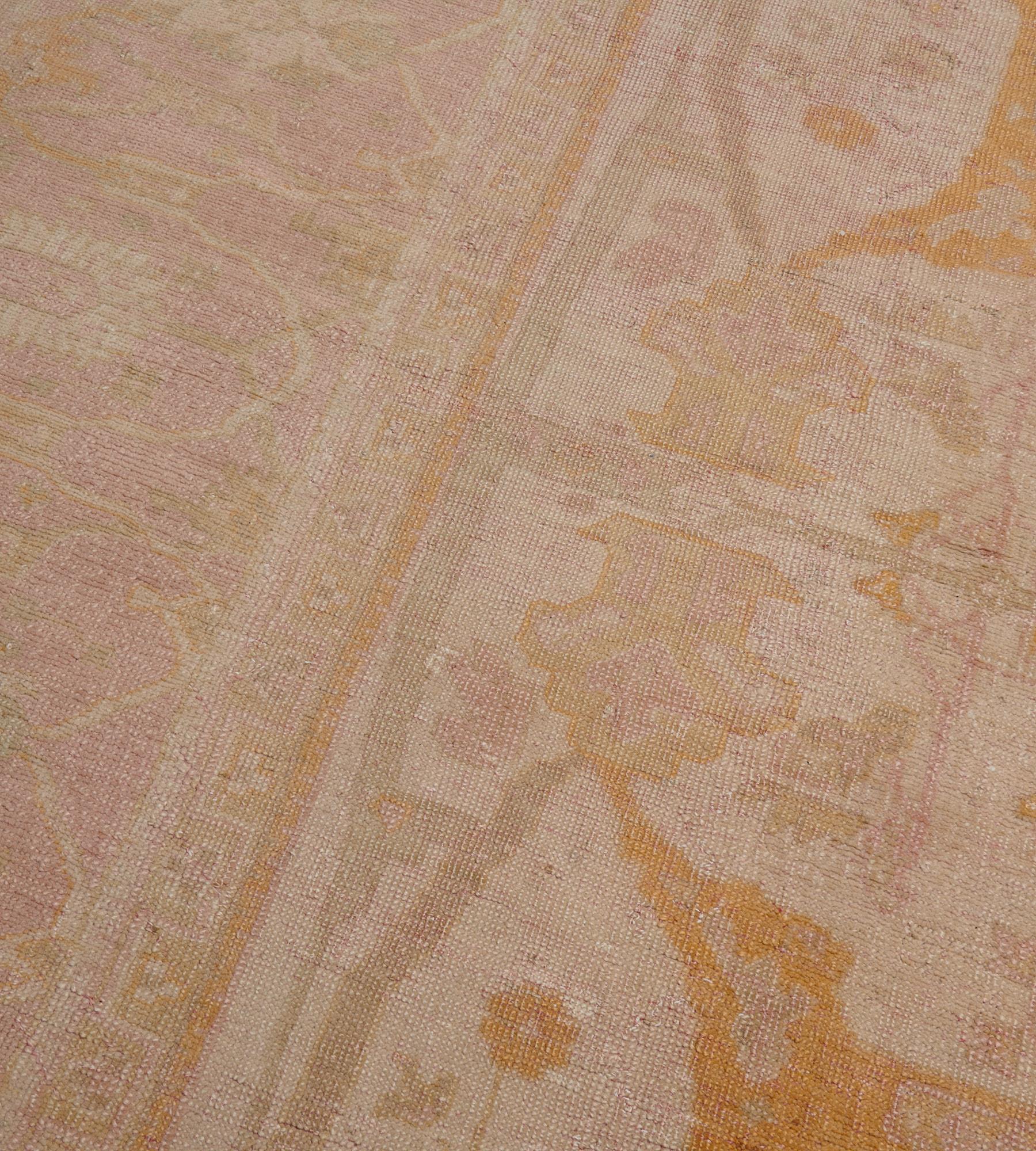 Antiker authentischer Anatolischer Oushak-Teppich aus Wolle in Altrosa (19. Jahrhundert) im Angebot