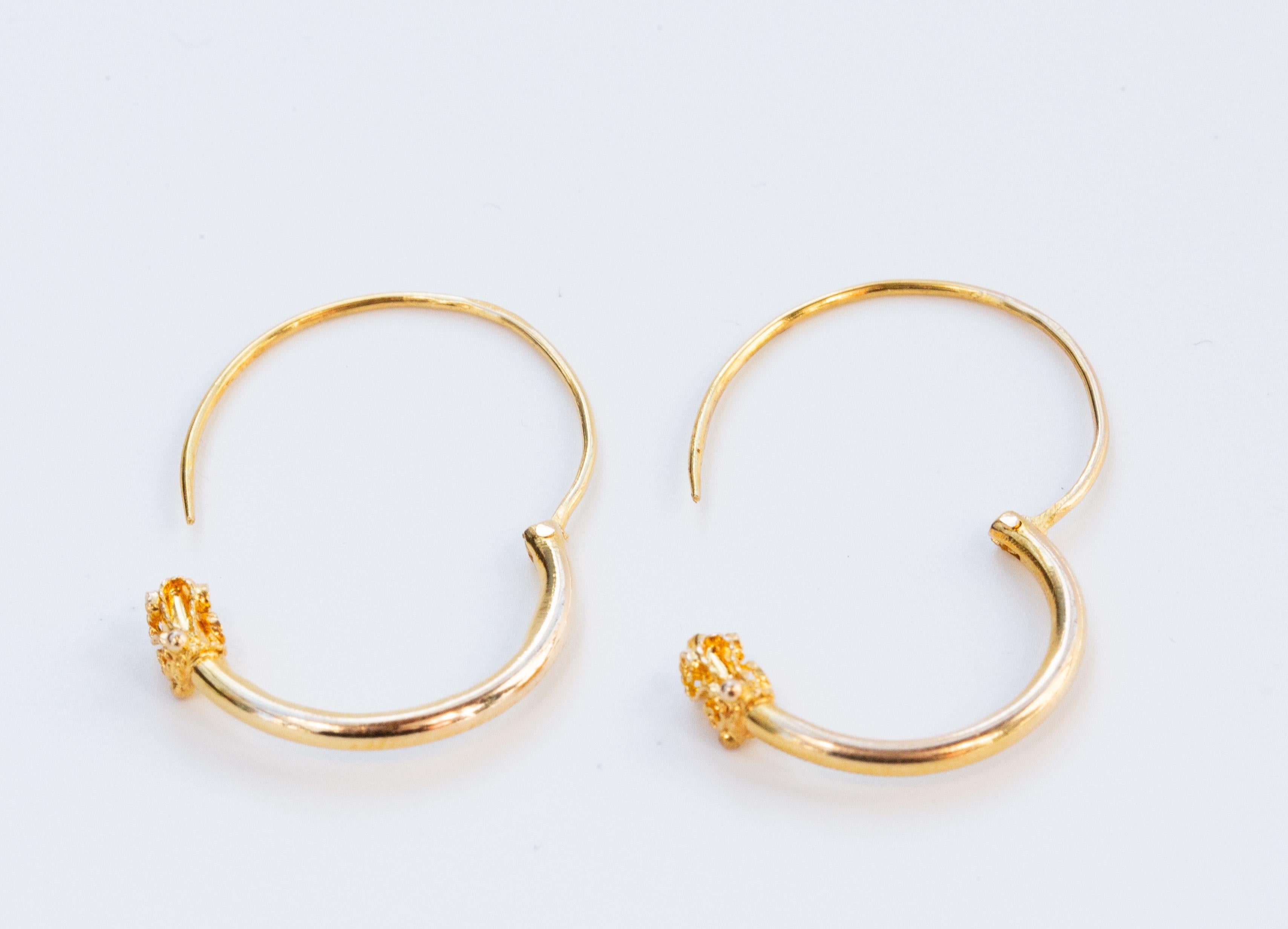 Antique Dutch 14 Karat Yellow Gold Hoop Earrings with Filigree Decoration For Sale 2