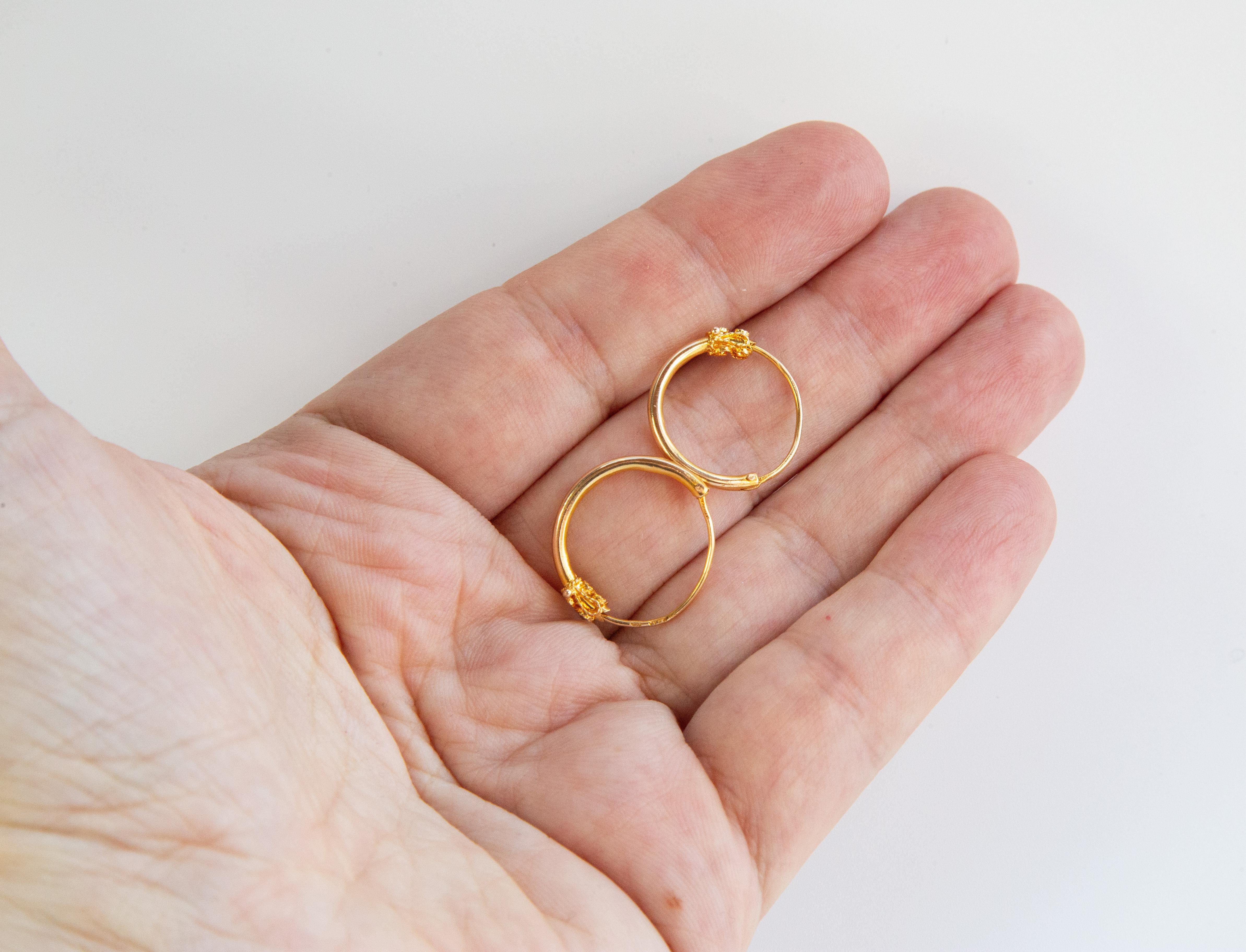 Antique Dutch 14 Karat Yellow Gold Hoop Earrings with Filigree Decoration For Sale 4