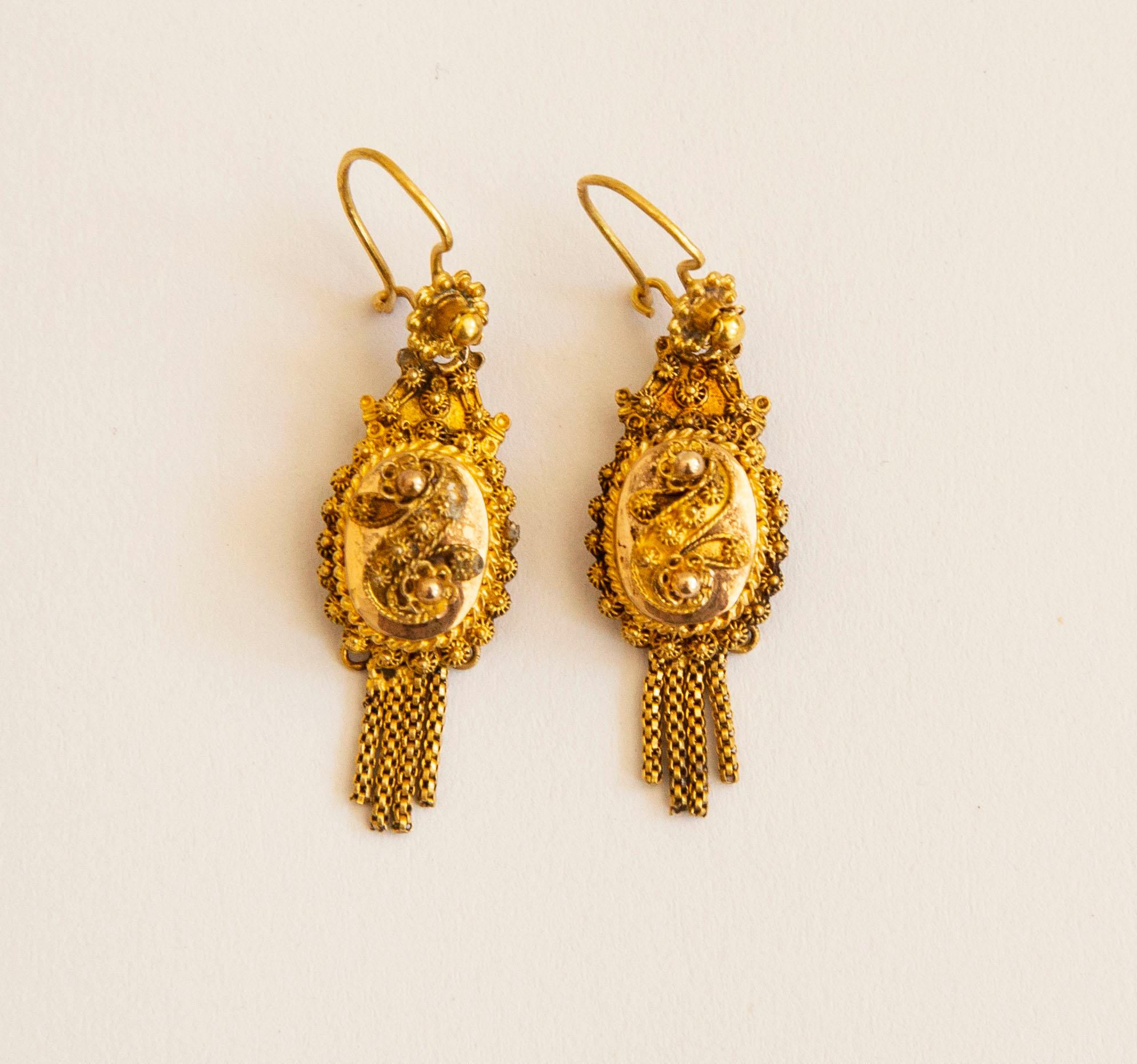 Antique Dutch 14 karat yellow gold dangle earrings made with filigree technique. Filigree is a very refined technique that uses a thin golden thread to form a lace-like pattern. Each earring features very sophisticated floral decoration and it is