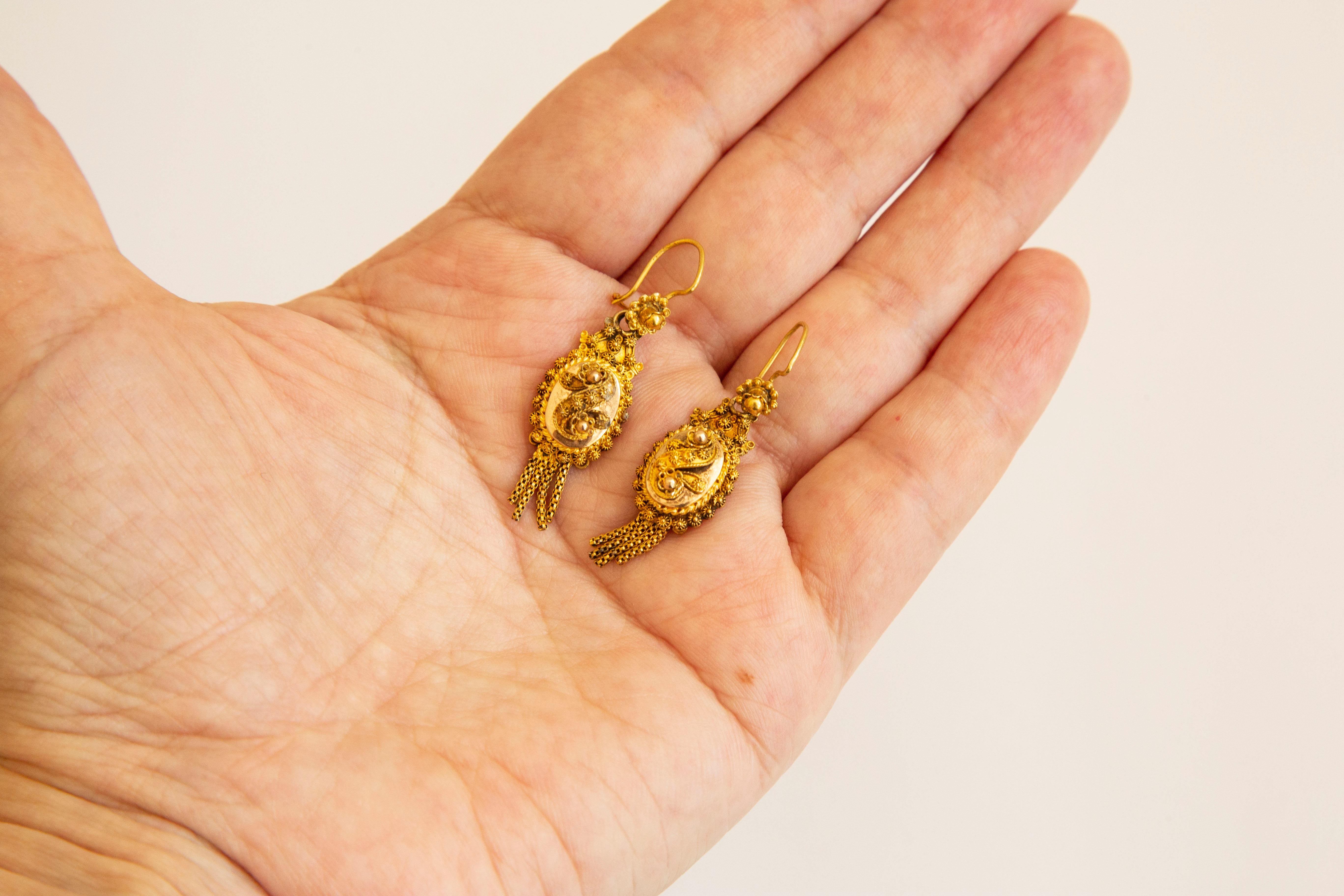 Antique Dutch 14 Karat Yellow Gold Pair of Dangle Earrings For Sale 1
