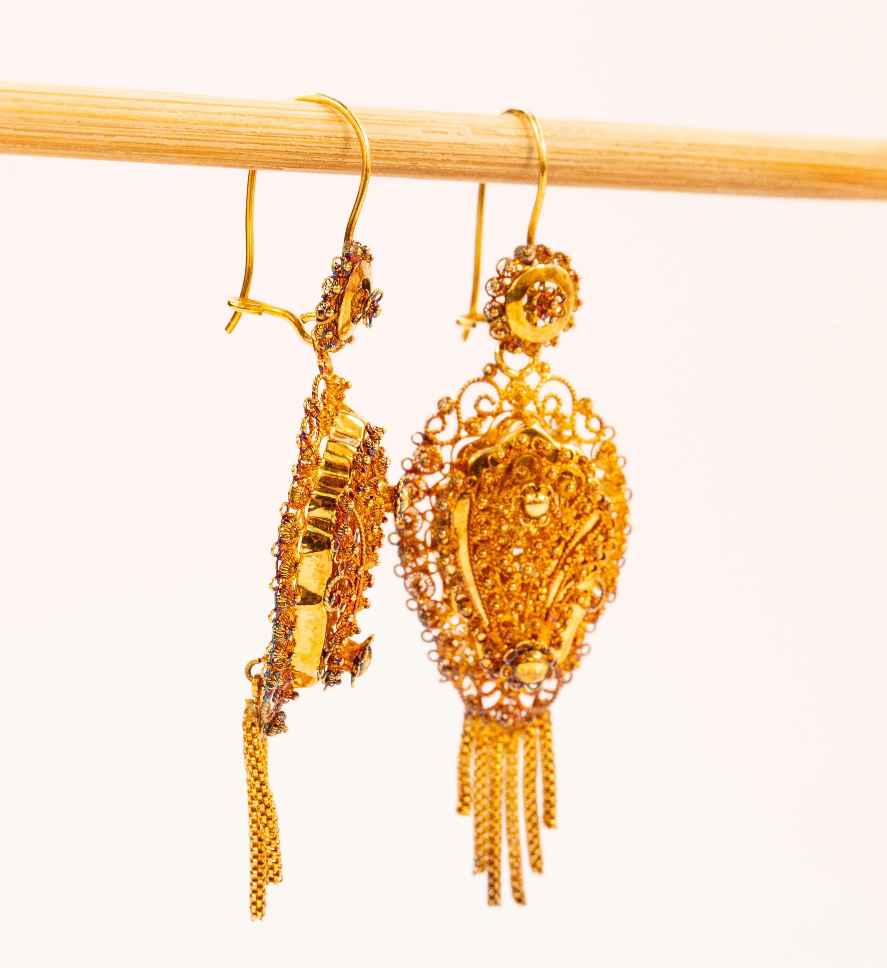Paar antike niederländische Ohrringe aus 14 Karat Gelbgold  im Angebot 6