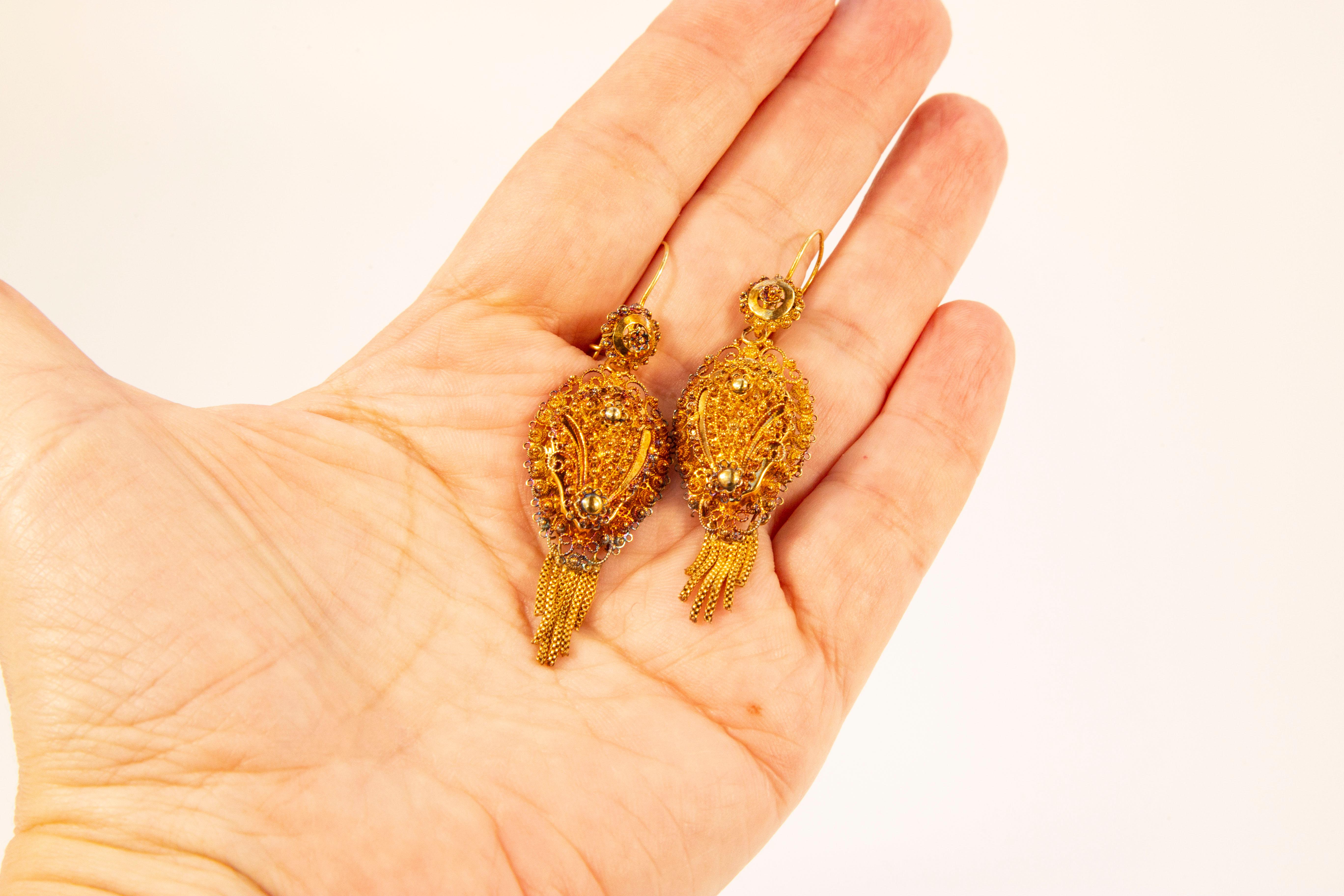 Paar antike niederländische Ohrringe aus 14 Karat Gelbgold  im Angebot 11