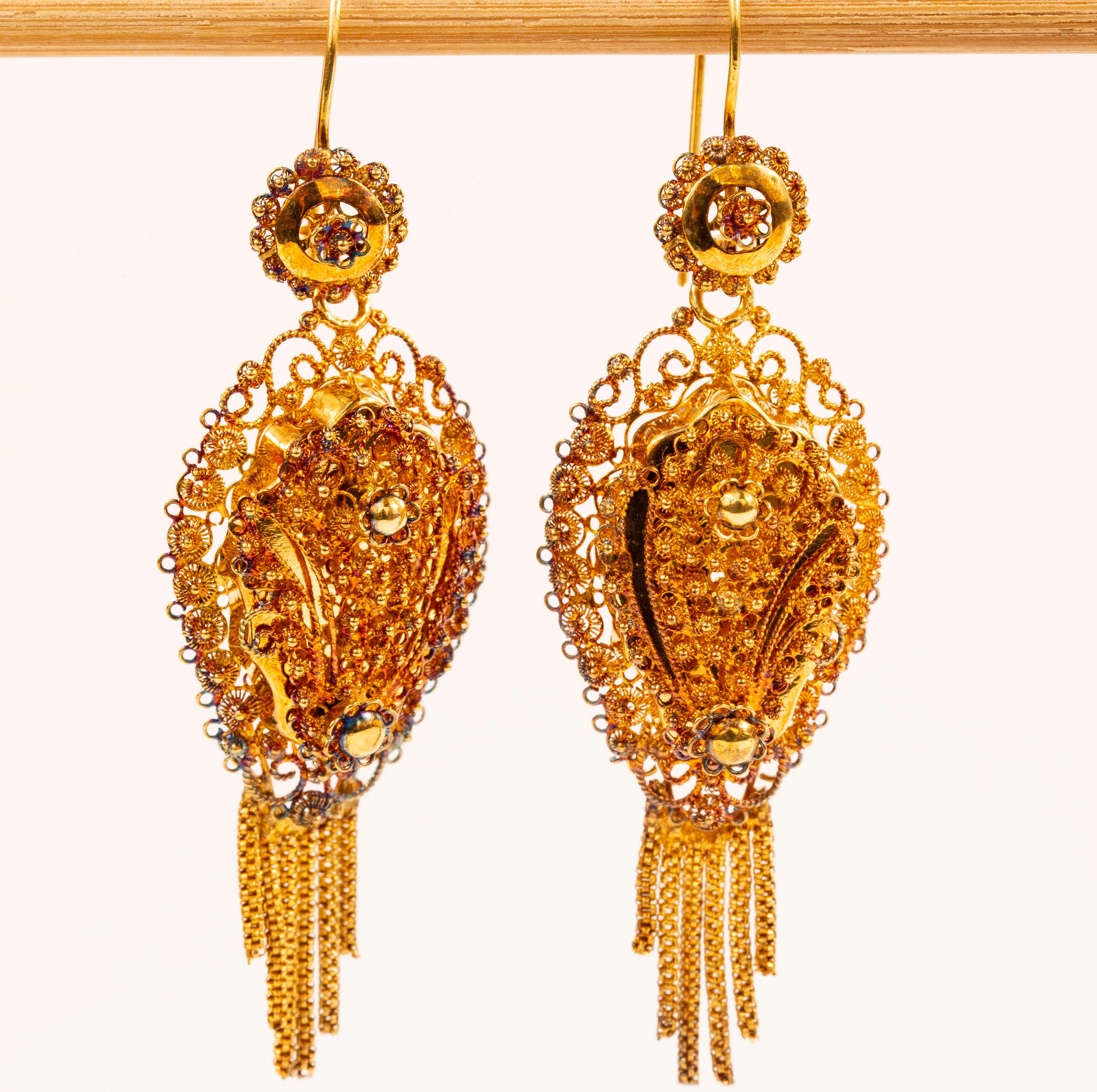 Victorian Antique Dutch 14 Karat Yellow Gold Pair of Earrings  For Sale