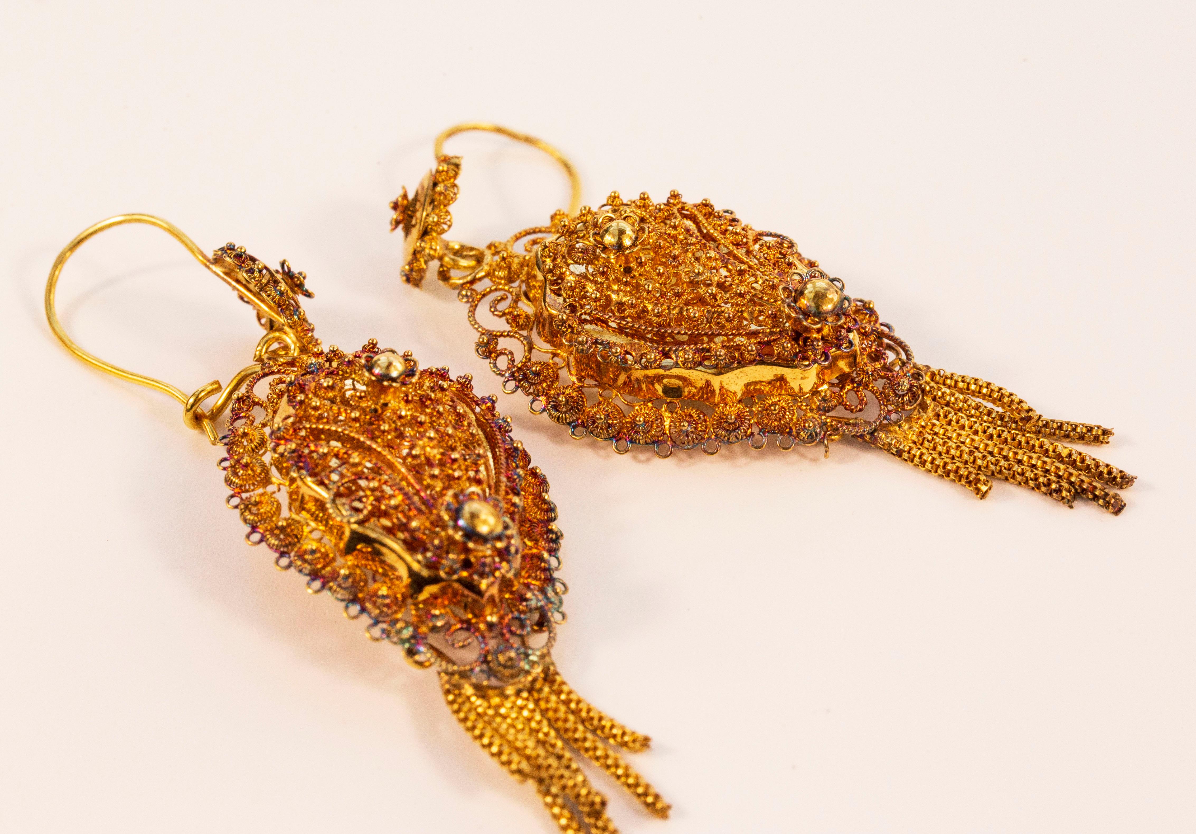 Paar antike niederländische Ohrringe aus 14 Karat Gelbgold  im Angebot 3
