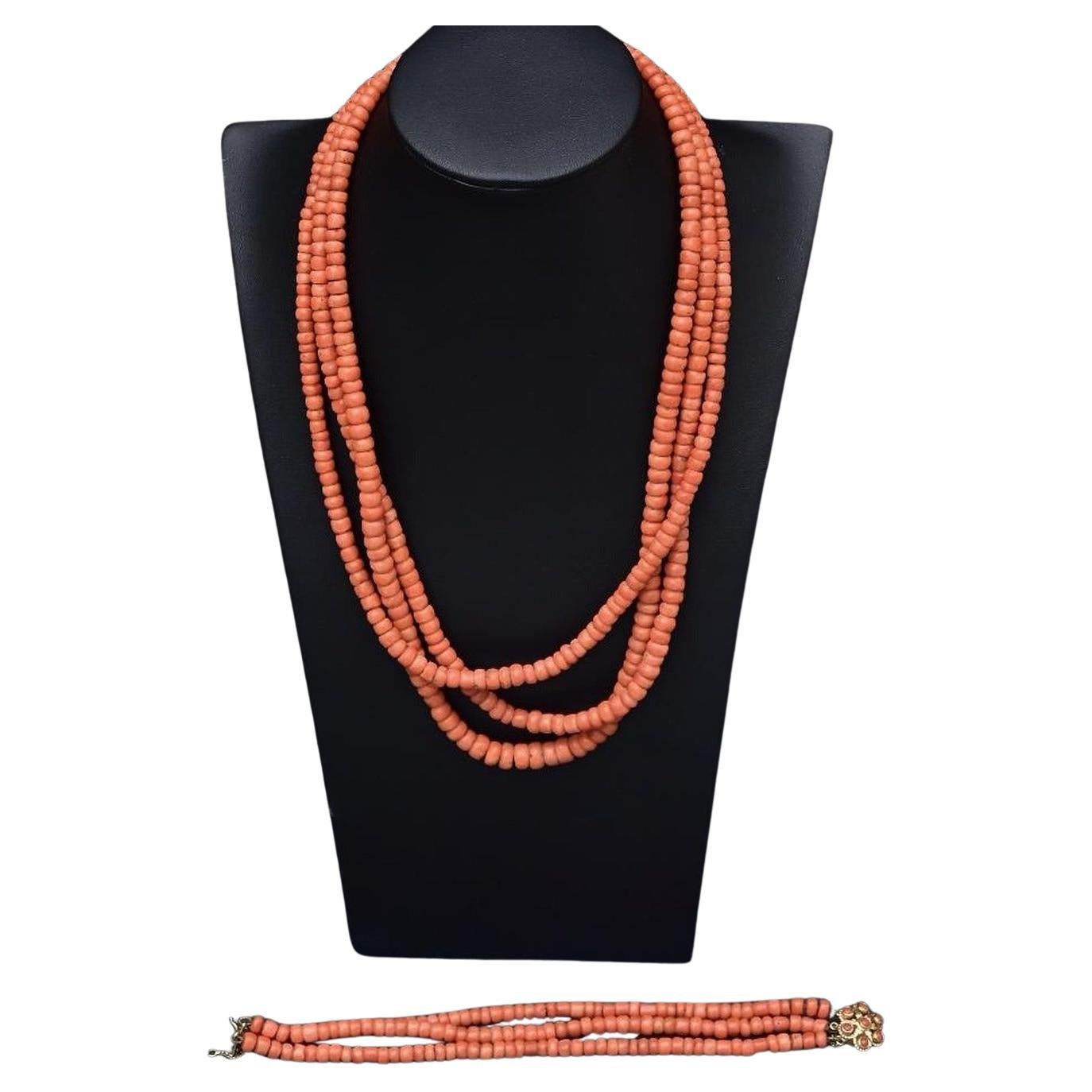 Antico set olandese di collana e bracciale in oro 14k e corallo salmone a tre fili