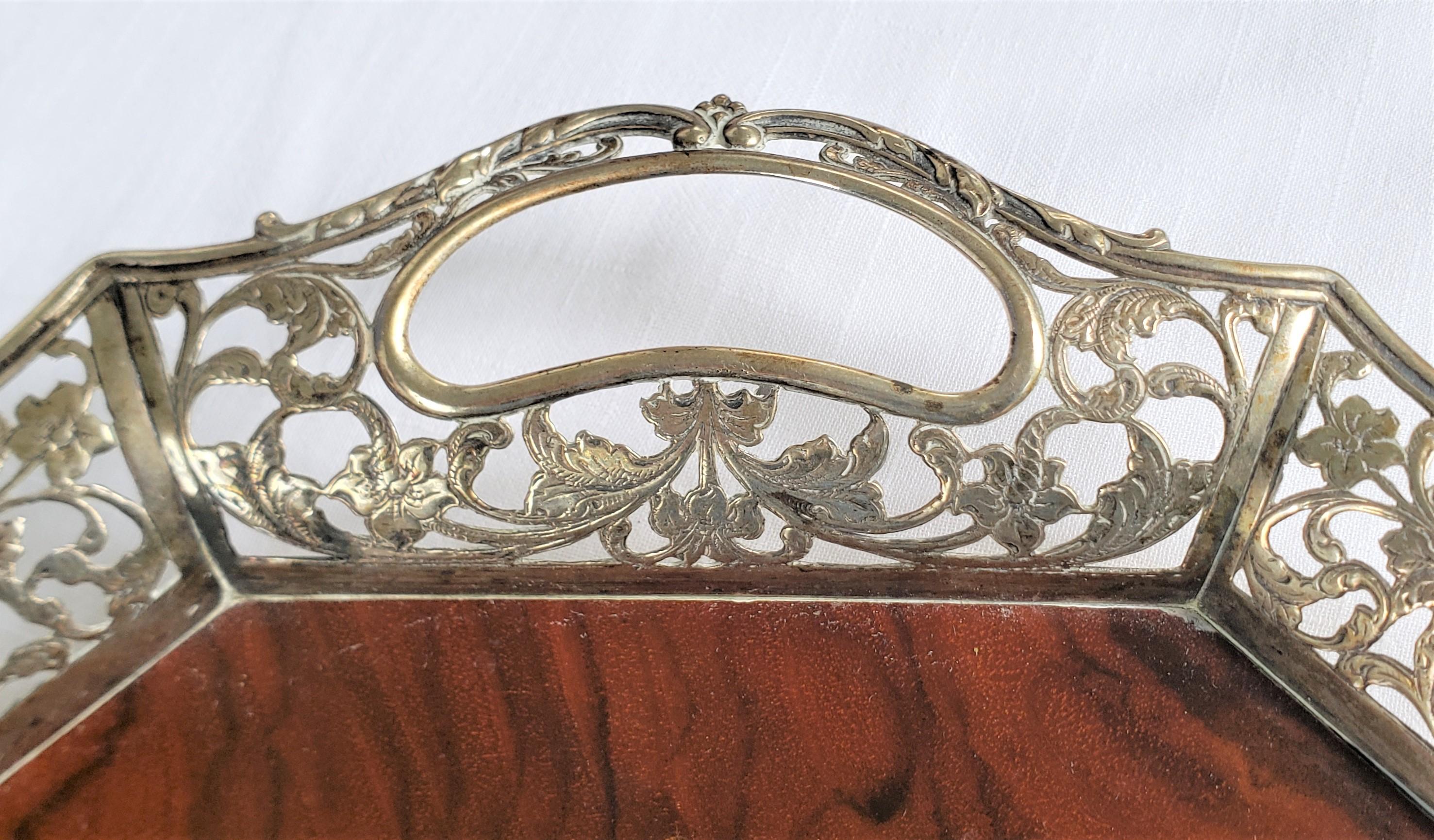Antique Dutch .833 Silver & Walnut Serving Tray with Pierced Floral Decoration In Good Condition For Sale In Hamilton, Ontario