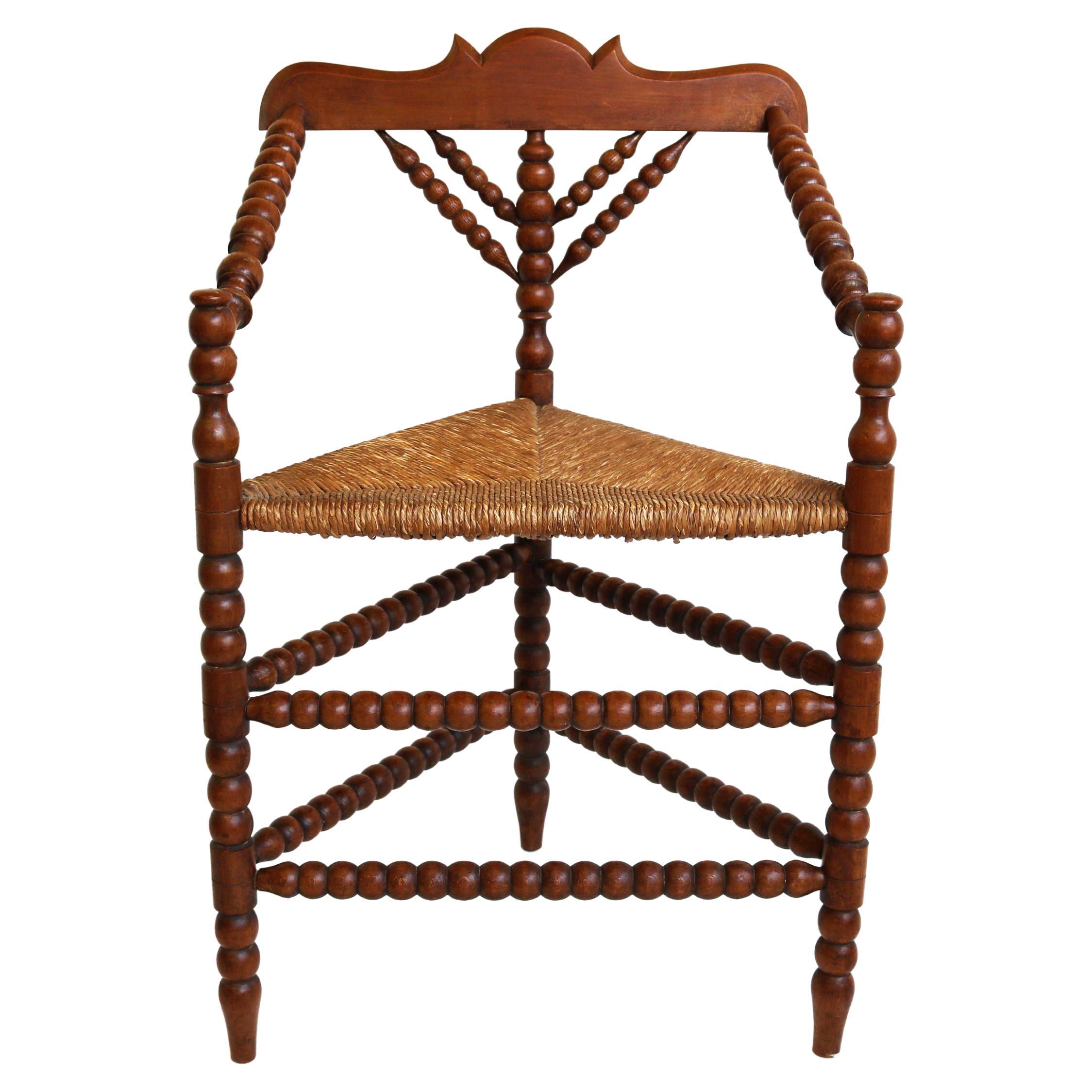 Fauteuil néerlandais ancien triangulaire tourné, chaise d'angle Bobbin, siège en jonc, rustique
