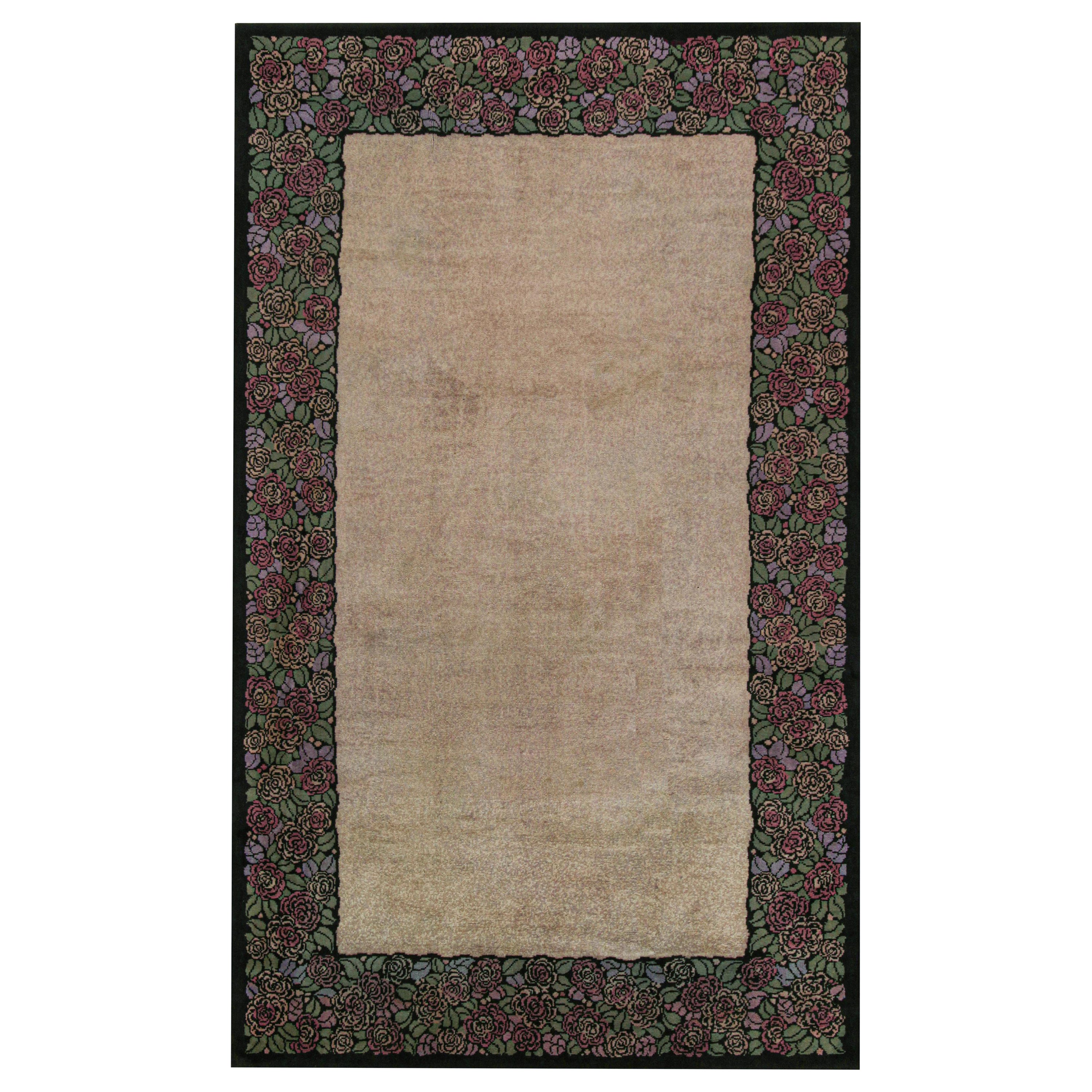 Tappeto antico olandese Art Deco in campo aperto beige con bordo floreale di Rug & Kilim in vendita