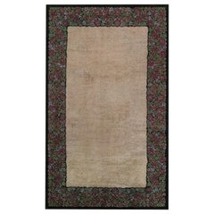 Tappeto antico olandese Art Deco in campo aperto beige con bordo floreale di Rug & Kilim