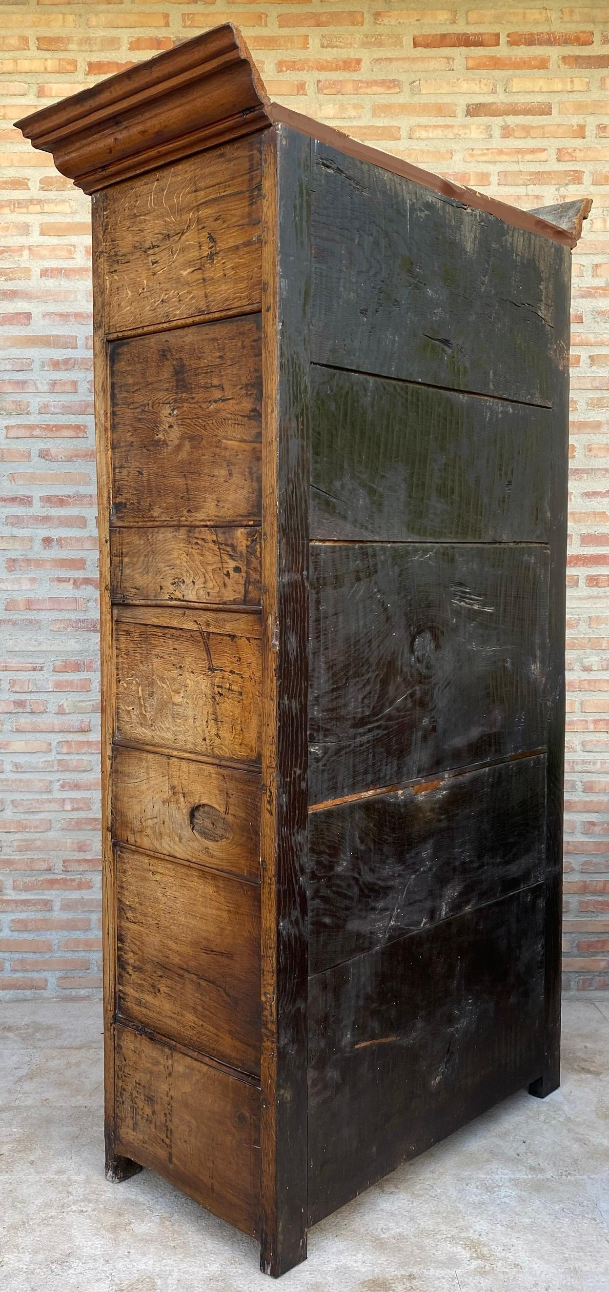 Antiker niederländischer Barockschrank aus leichter Eiche, 18. Jahrhundert im Angebot 2