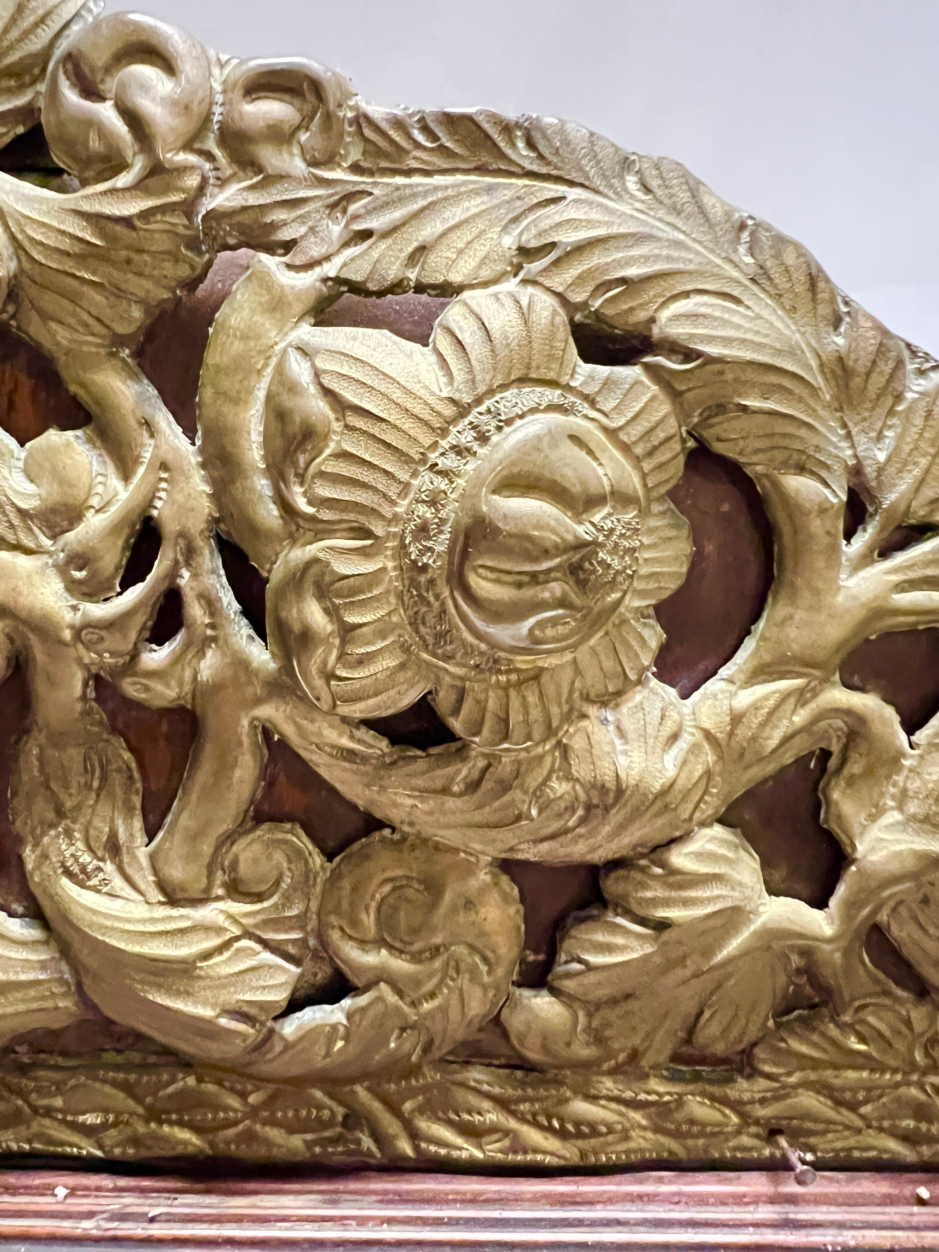 Estilo barroco holandés antiguo  Espejo de pared con diseños florales de metal dorado repujado 4
