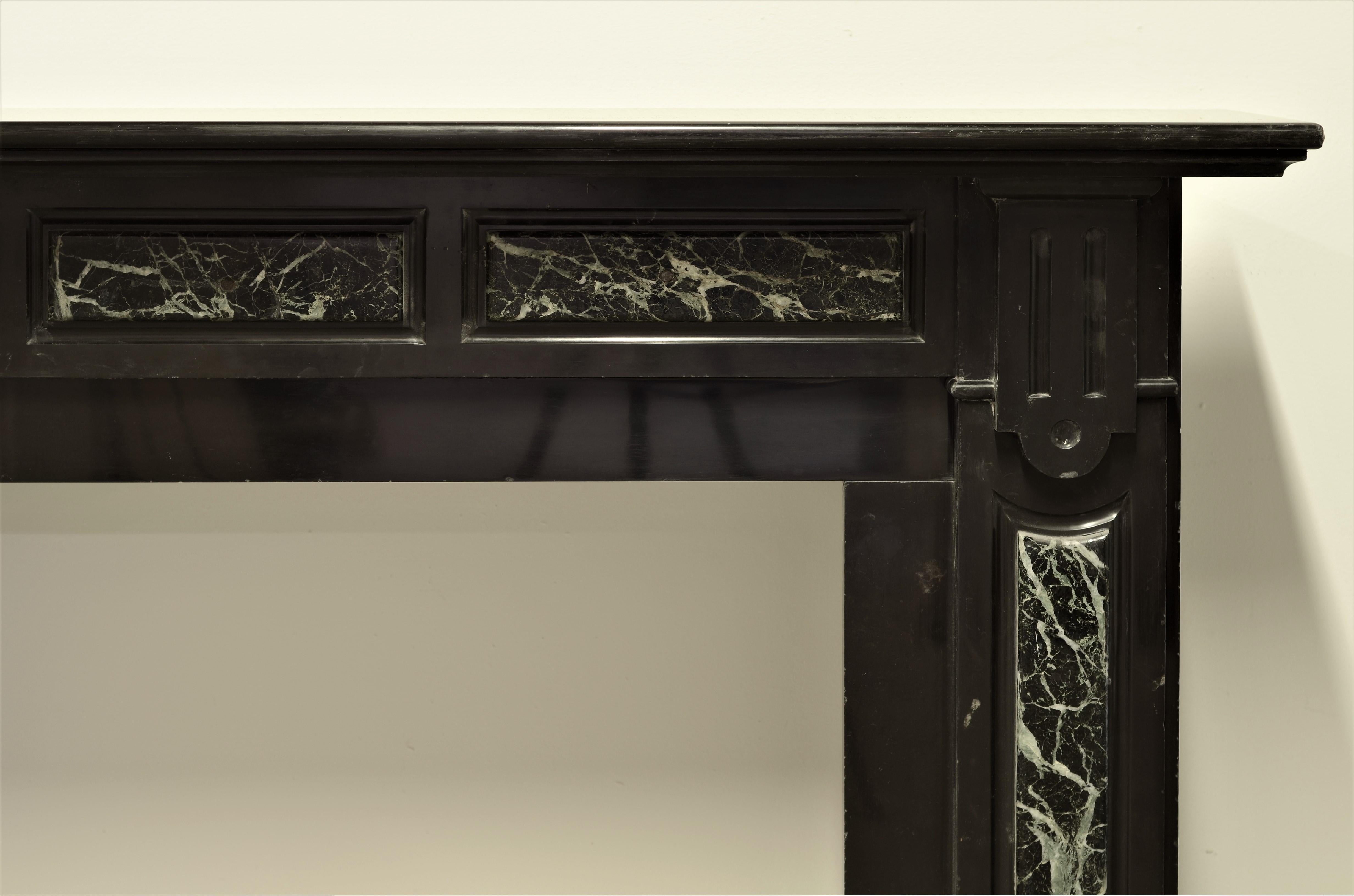 Antique Dutch Black an Green Marble Fireplace In Good Condition In Haarlem, Noord-Holland