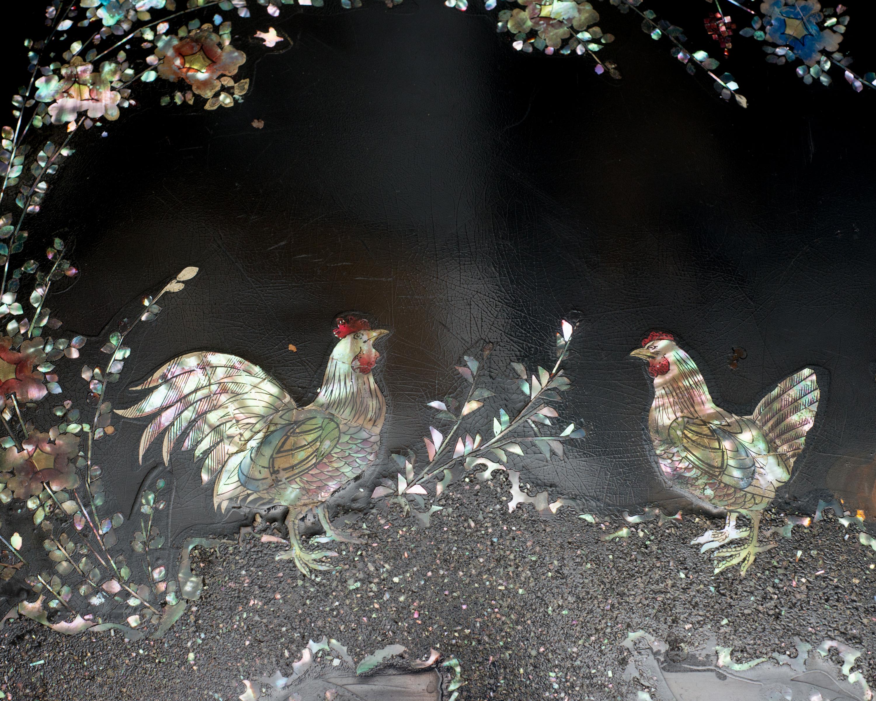 Antique Dutch Black Metal Tray with Mother of Pearl Roosters In Good Condition For Sale In Toronto, ON