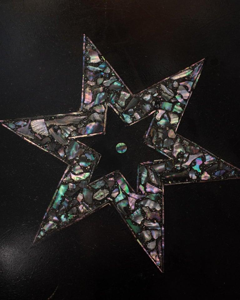 Bandeja holandesa antigua de metal negro con estrella de nácar Holandés en venta