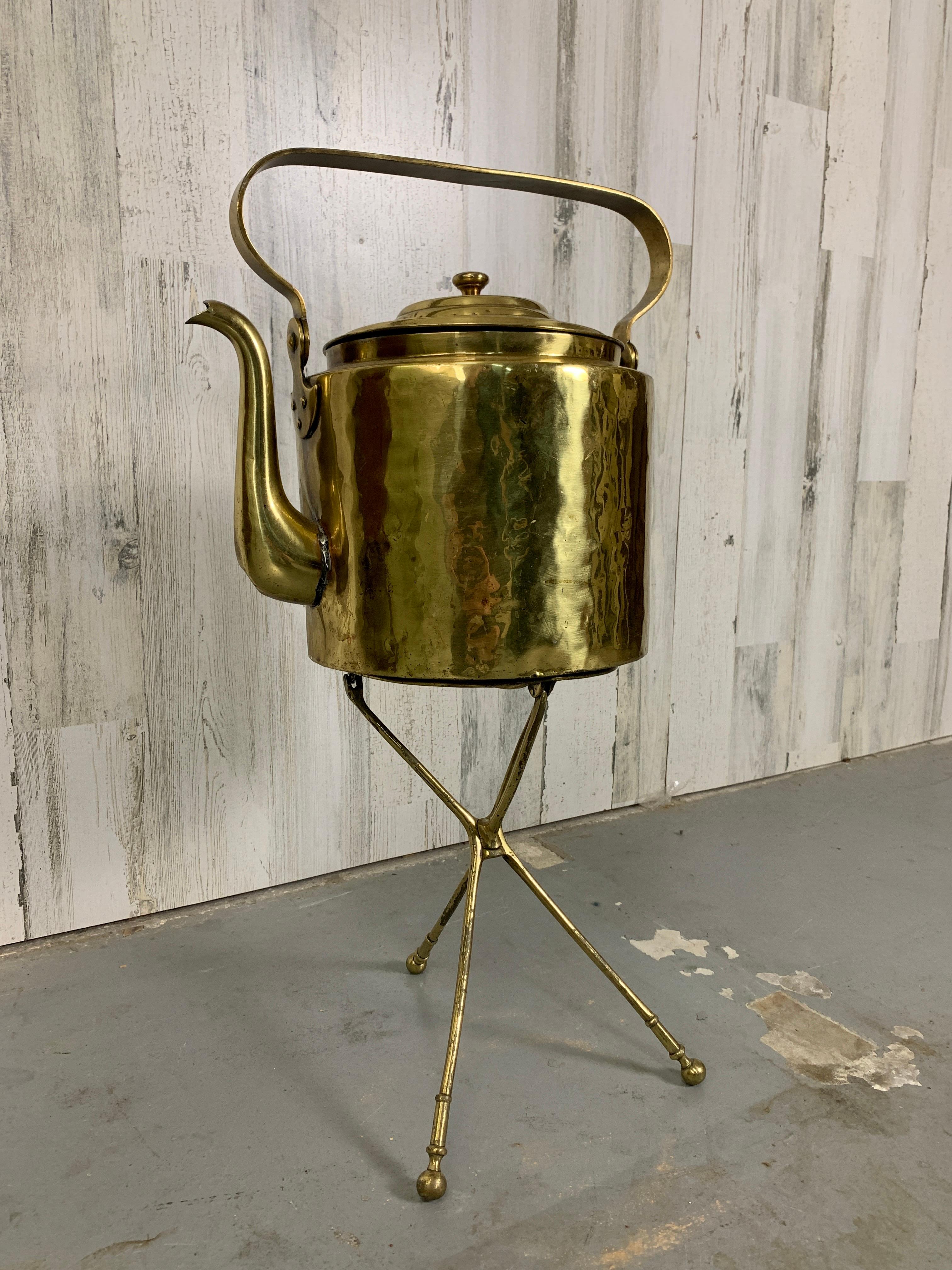 Antique Dutch Brass Coffee Pot and Trivet In Good Condition For Sale In Denton, TX