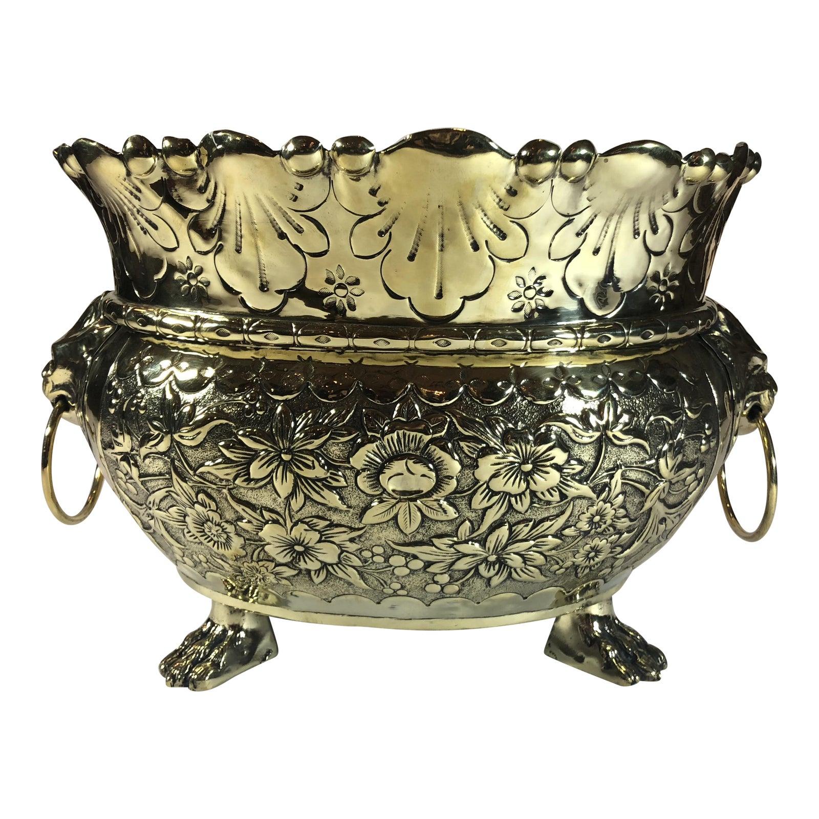 Antique Dutch Brass Repousse Jardinière with High Sides, circa 1860 In Good Condition For Sale In New Orleans, LA