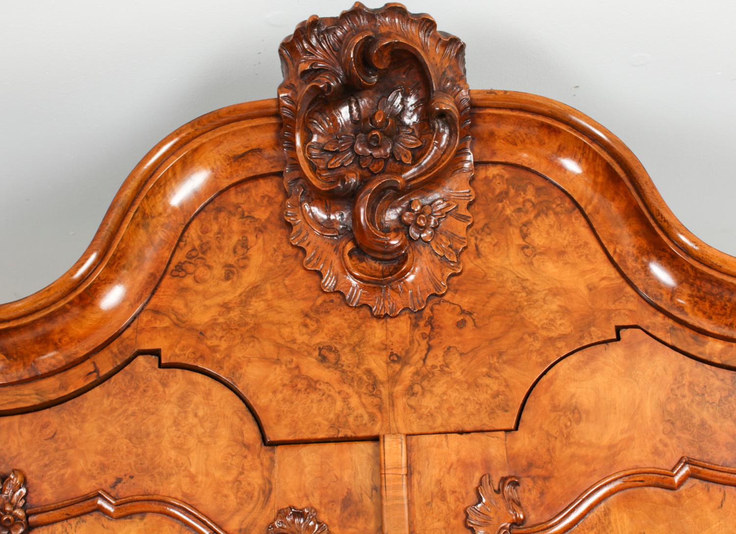 Antique Dutch Burr Walnut Bombé Cabinet Armoire, 18th Century In Good Condition In London, GB