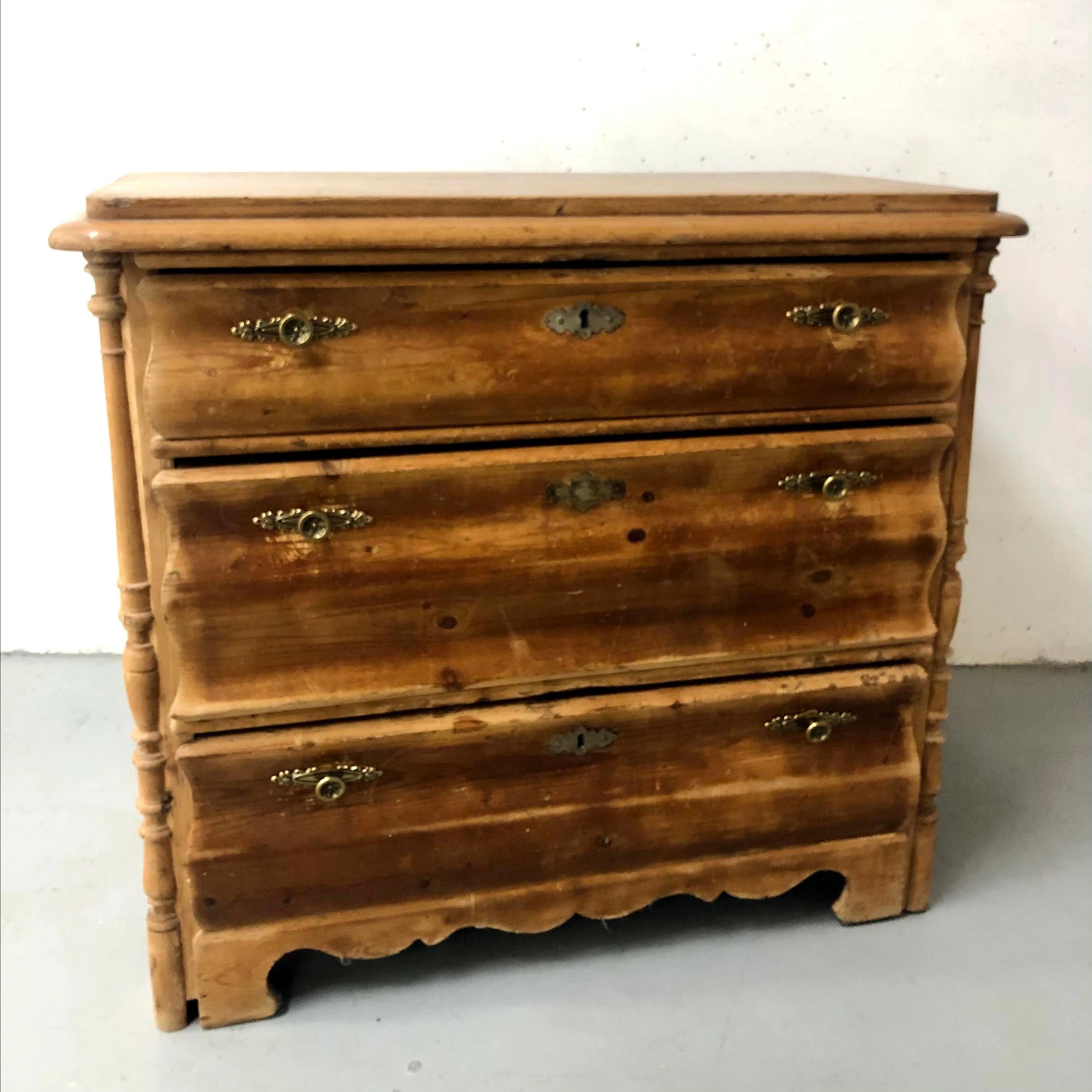 Antique Dutch chest of drawers, 19th century chiffonier, vintage tallboy dresser, Old Country Farmhouse Yorkshire dresser

This is a 100+ year old original Dutch solid wood Antique chest of drawers featuring three large drawers. The interior have