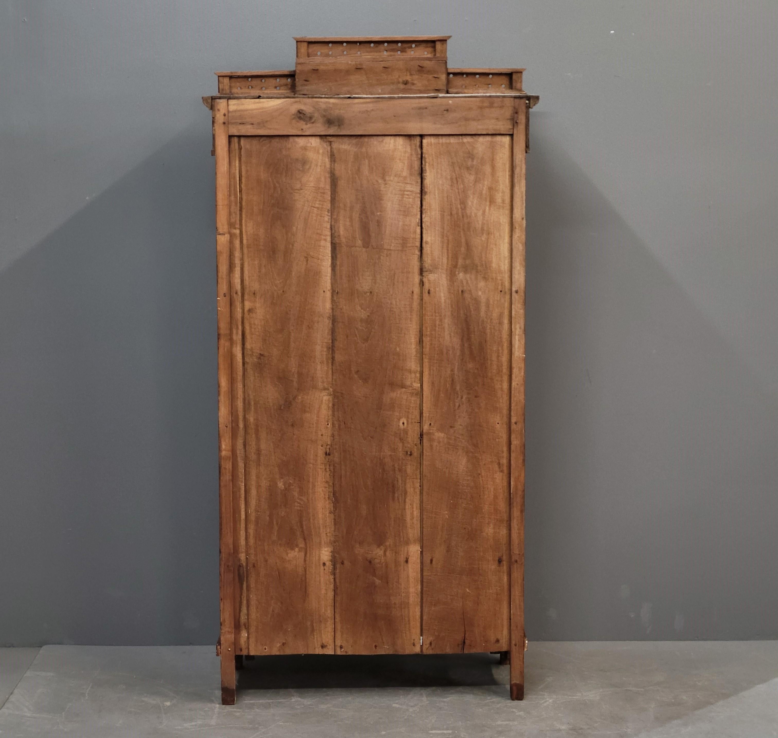 Ancienne armoire à portes en verre colonial hollandais en vente 3