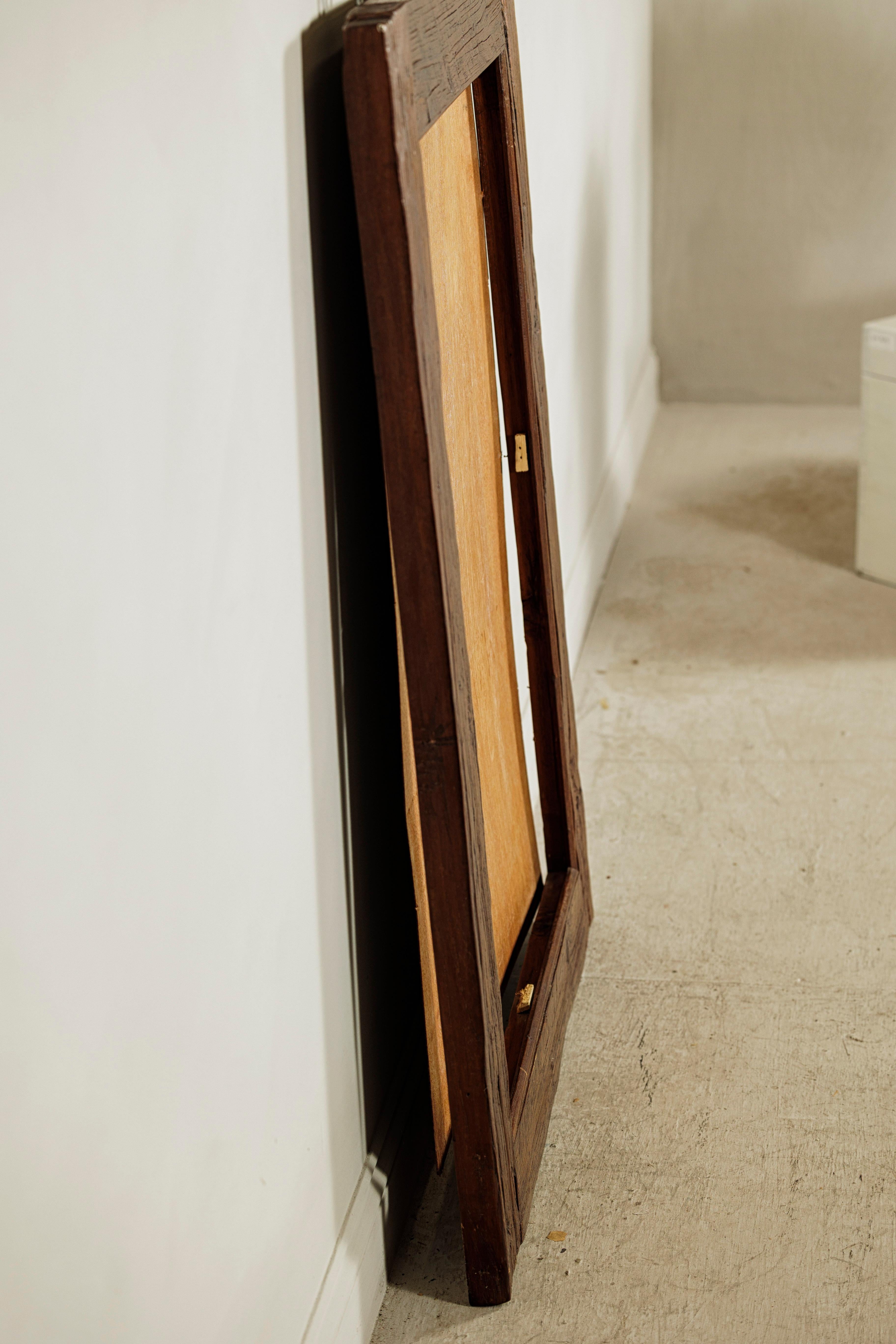 Antiker holländischer kolonialer Java-Holzrahmen mit rustikalen handgeschnitzten Details im Angebot 6