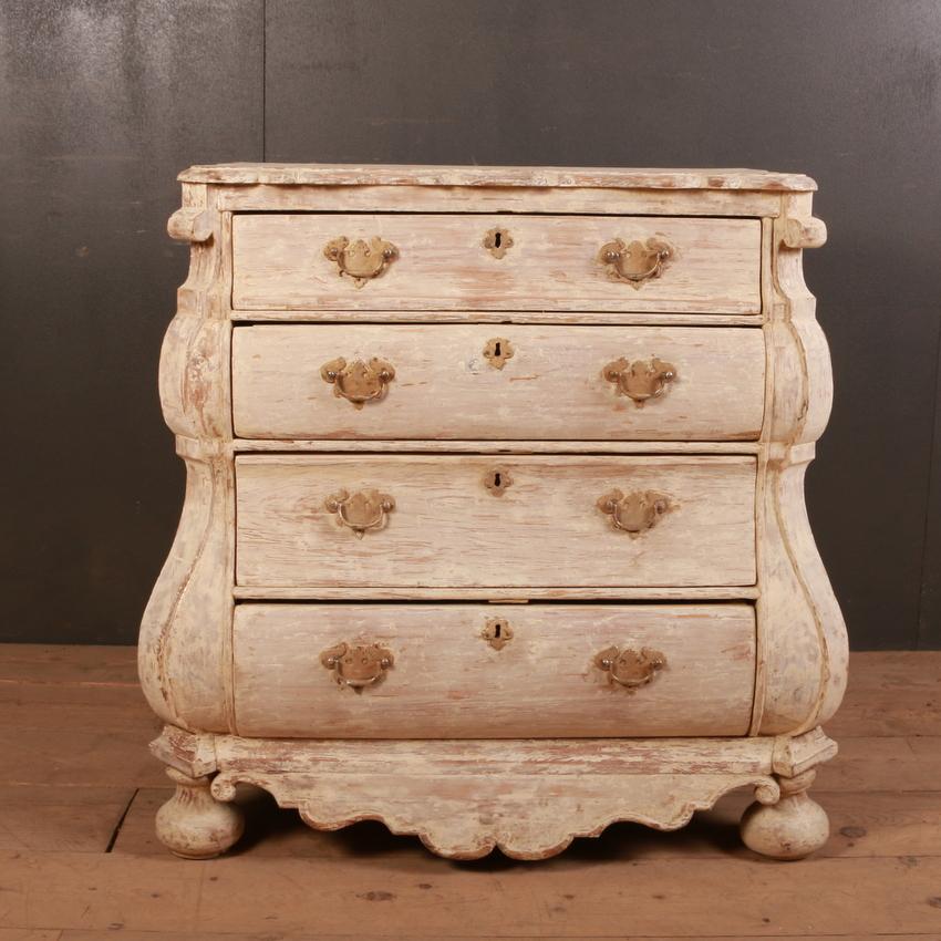 19th century Dutch original painted commode, 1820.



Dimensions:
37 inches (94 cms) wide
22.5 inches (57 cms) deep
35.5 inches (90 cms) high.