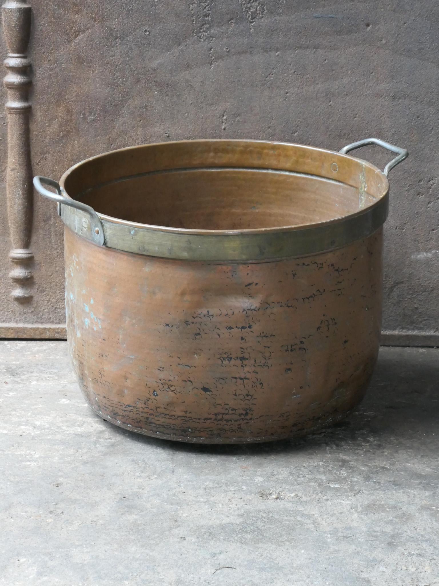 Antique Dutch Copper Log Holder, 18th-19th Century In Good Condition In Soest, NL