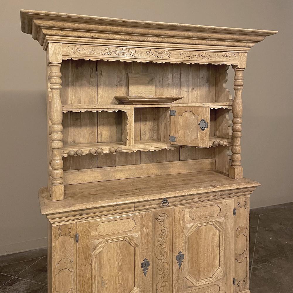 Armoire hollandaise ancienne Vaisselier en chêne rayé en vente 4