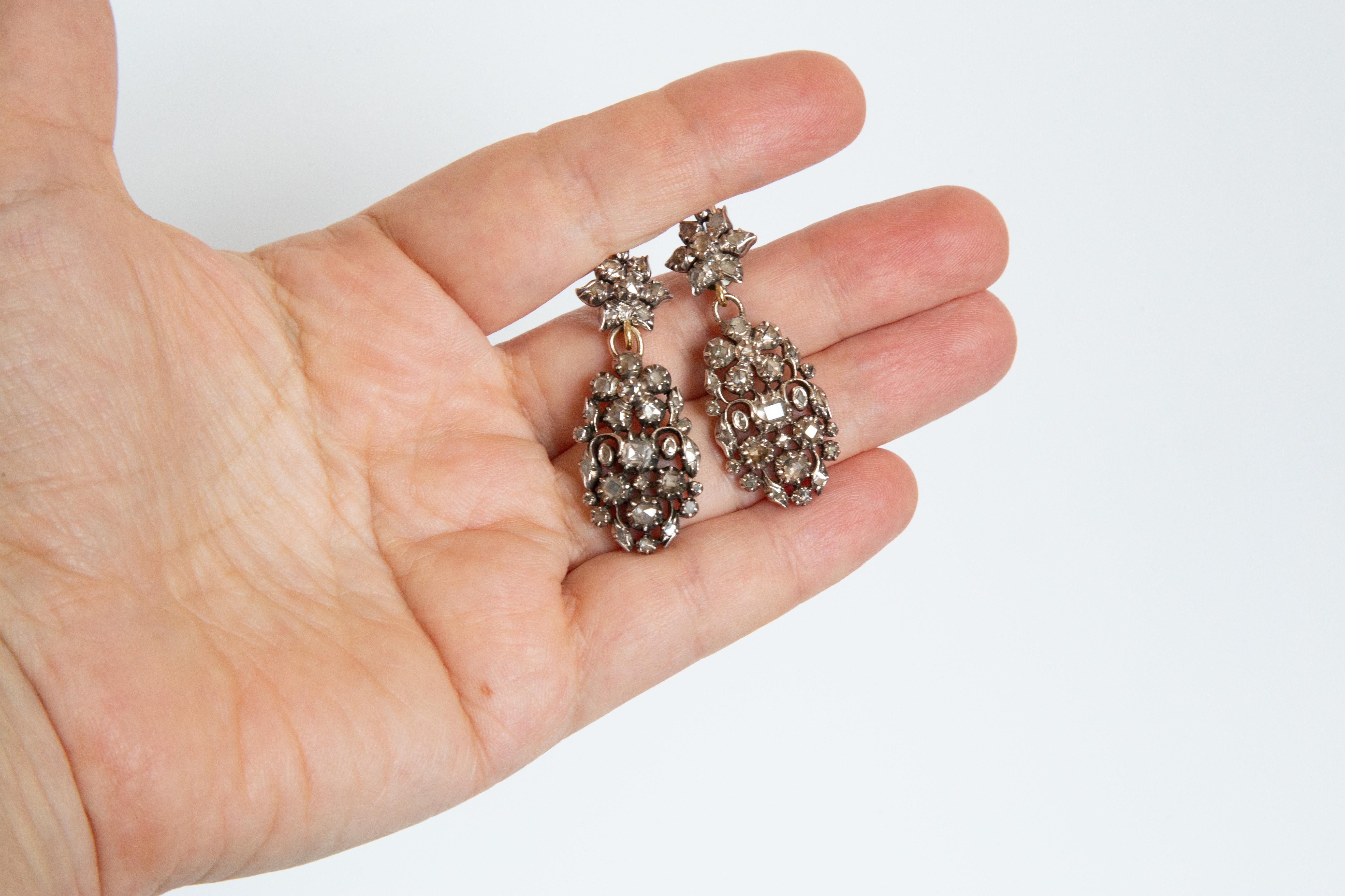Pendants d'oreilles hollandais anciens en argent et or sertis de diamants en vente 5