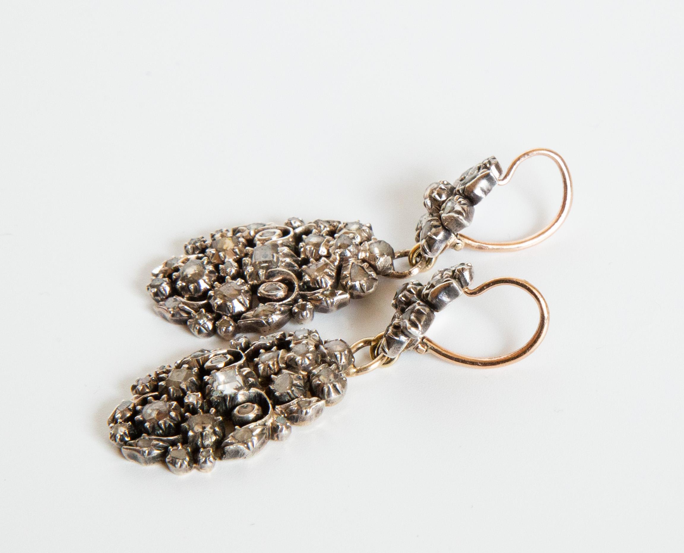 Pendants d'oreilles hollandais anciens en argent et or sertis de diamants Unisexe en vente