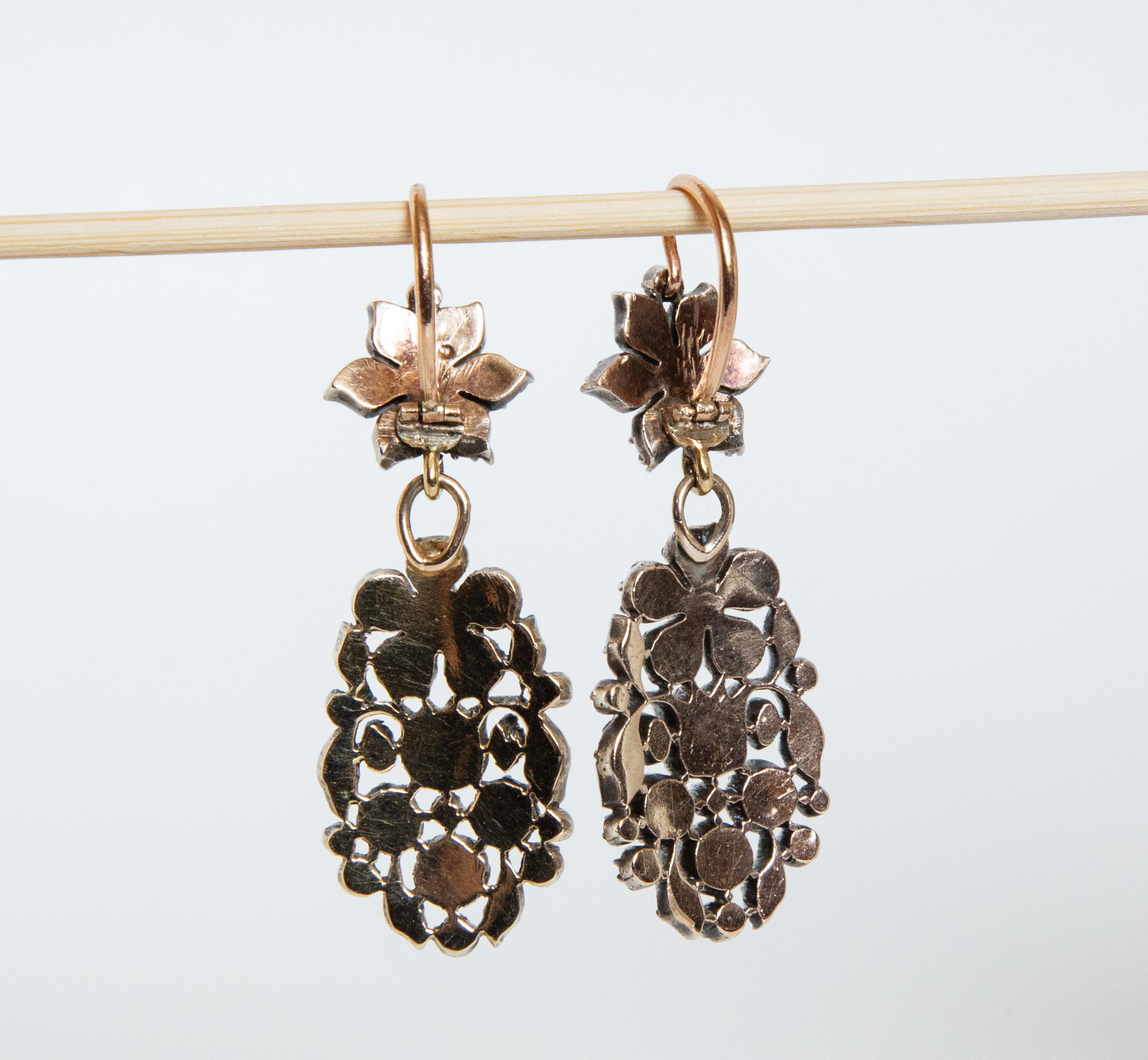 Pendants d'oreilles hollandais anciens en argent et or sertis de diamants en vente 2