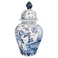 Antiquité - Delft Faience Chinoiserie Vase à couvercle Oiseau JAR, circa 1900