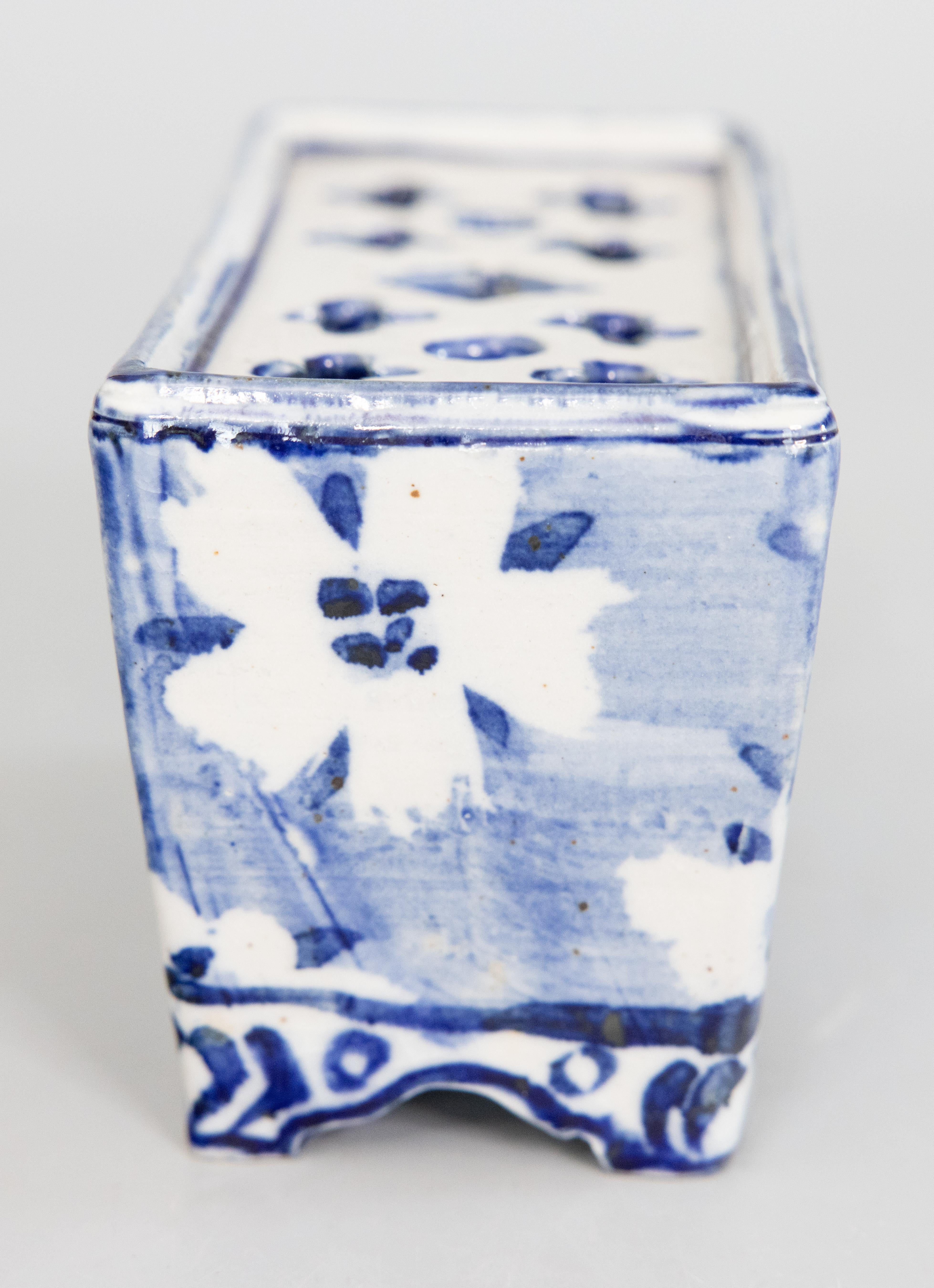 Vase néerlandais ancien en faïence de Delft à fleurs, vers 1900 Bon état - En vente à Pearland, TX