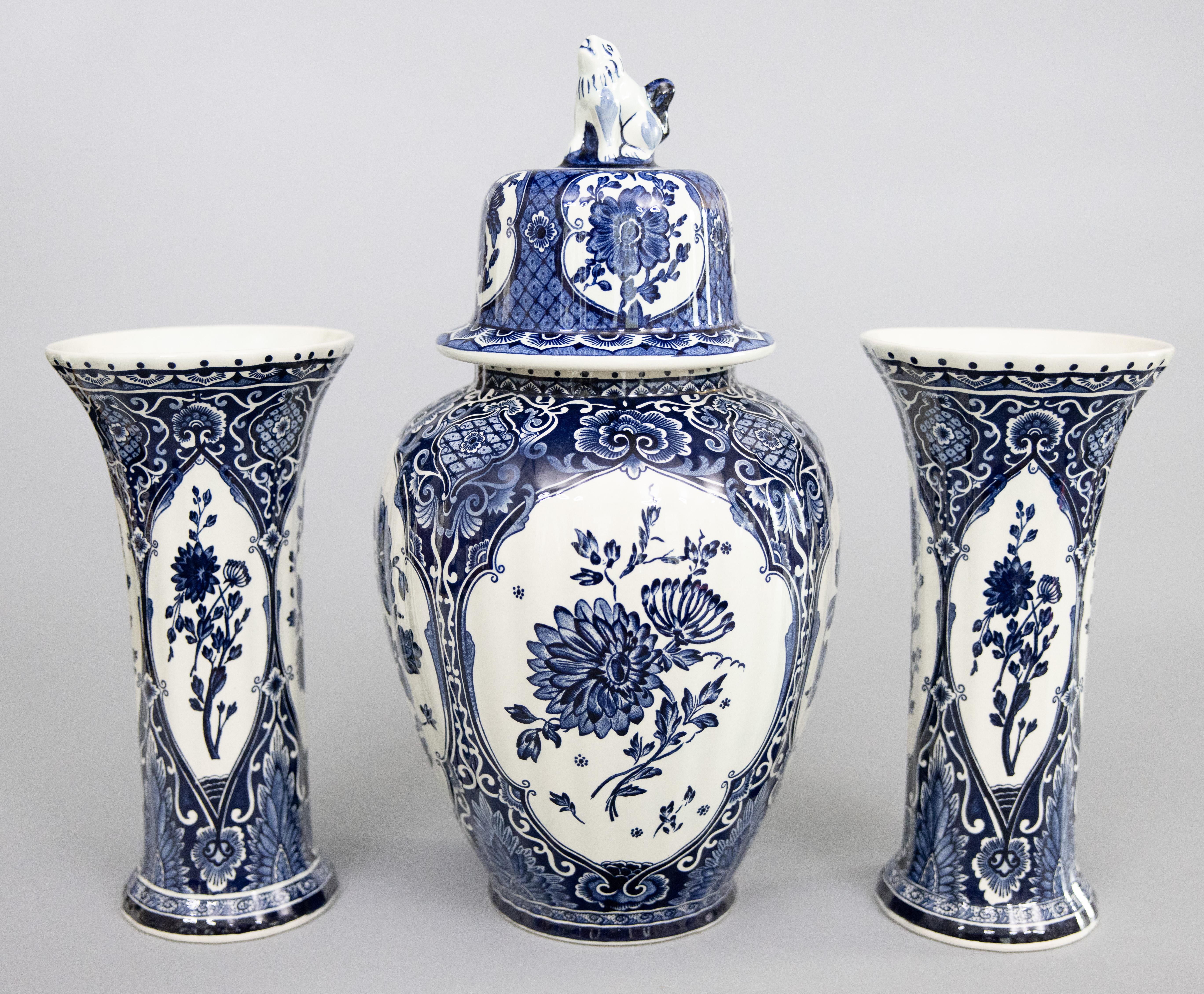 Vases à garniture floraux Delft hollandais du milieu du 20e siècle - Lot de 3 en vente 6