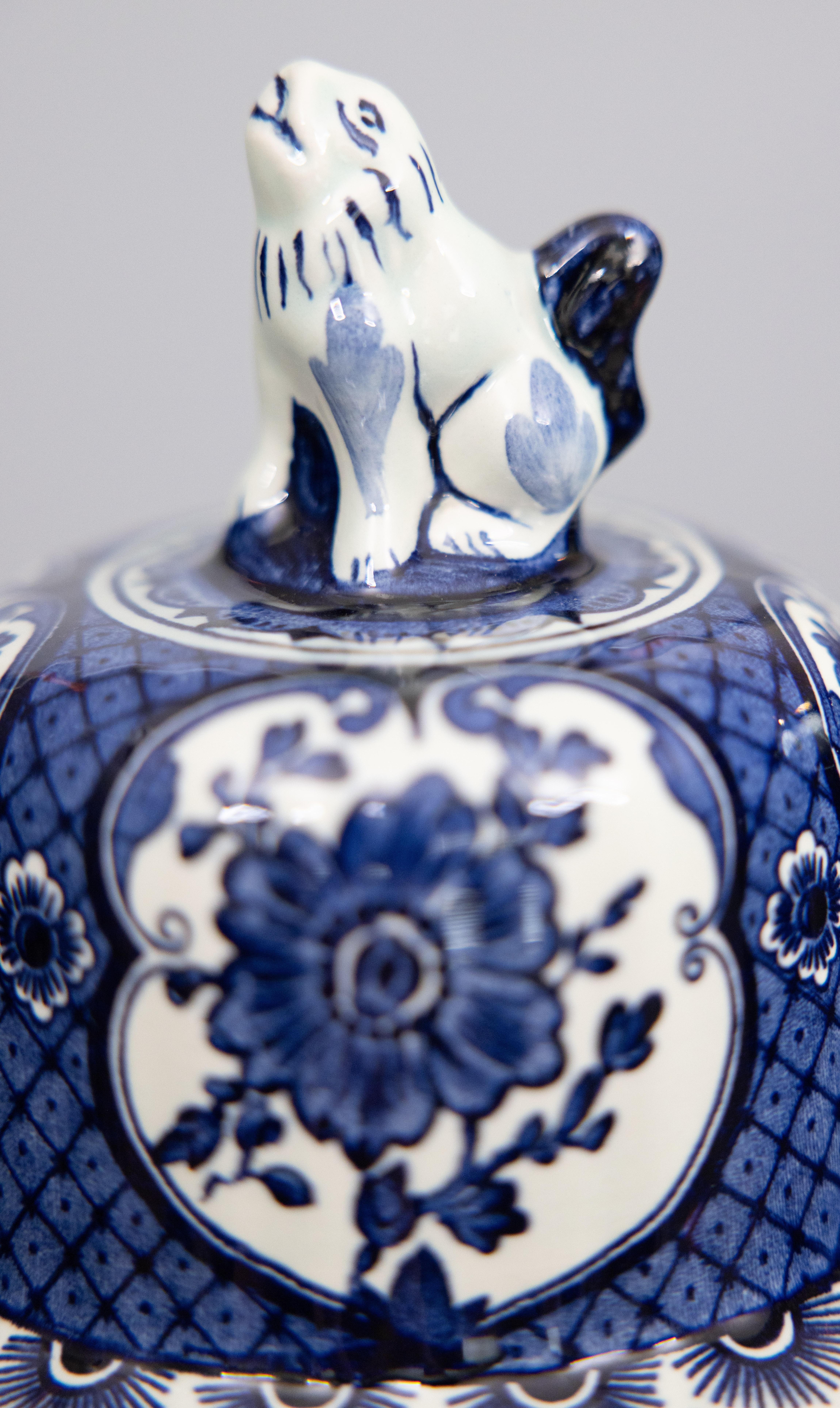 Céramique Vases à garniture floraux Delft hollandais du milieu du 20e siècle - Lot de 3 en vente