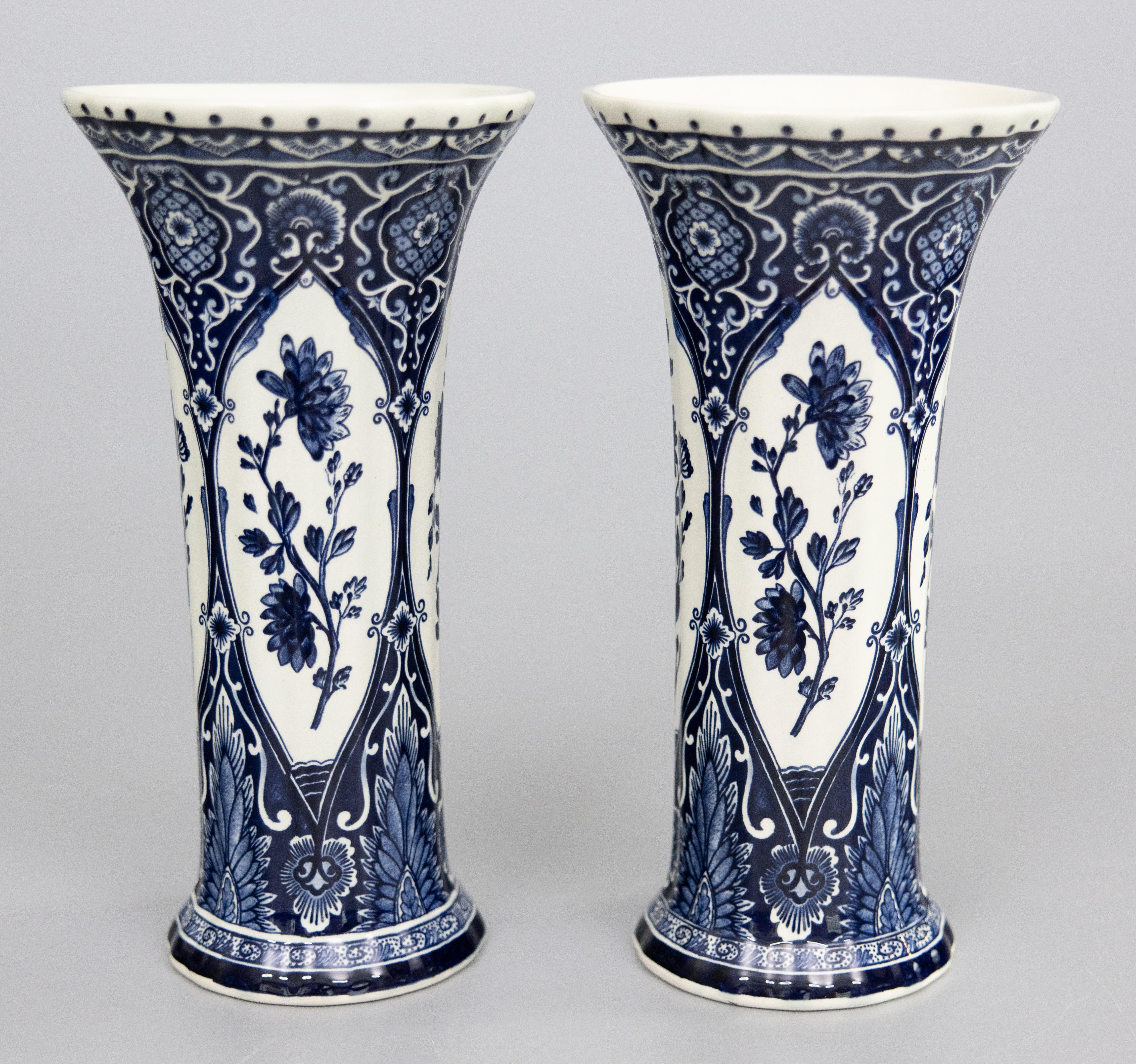 Vases à garniture floraux Delft hollandais du milieu du 20e siècle - Lot de 3 en vente 1