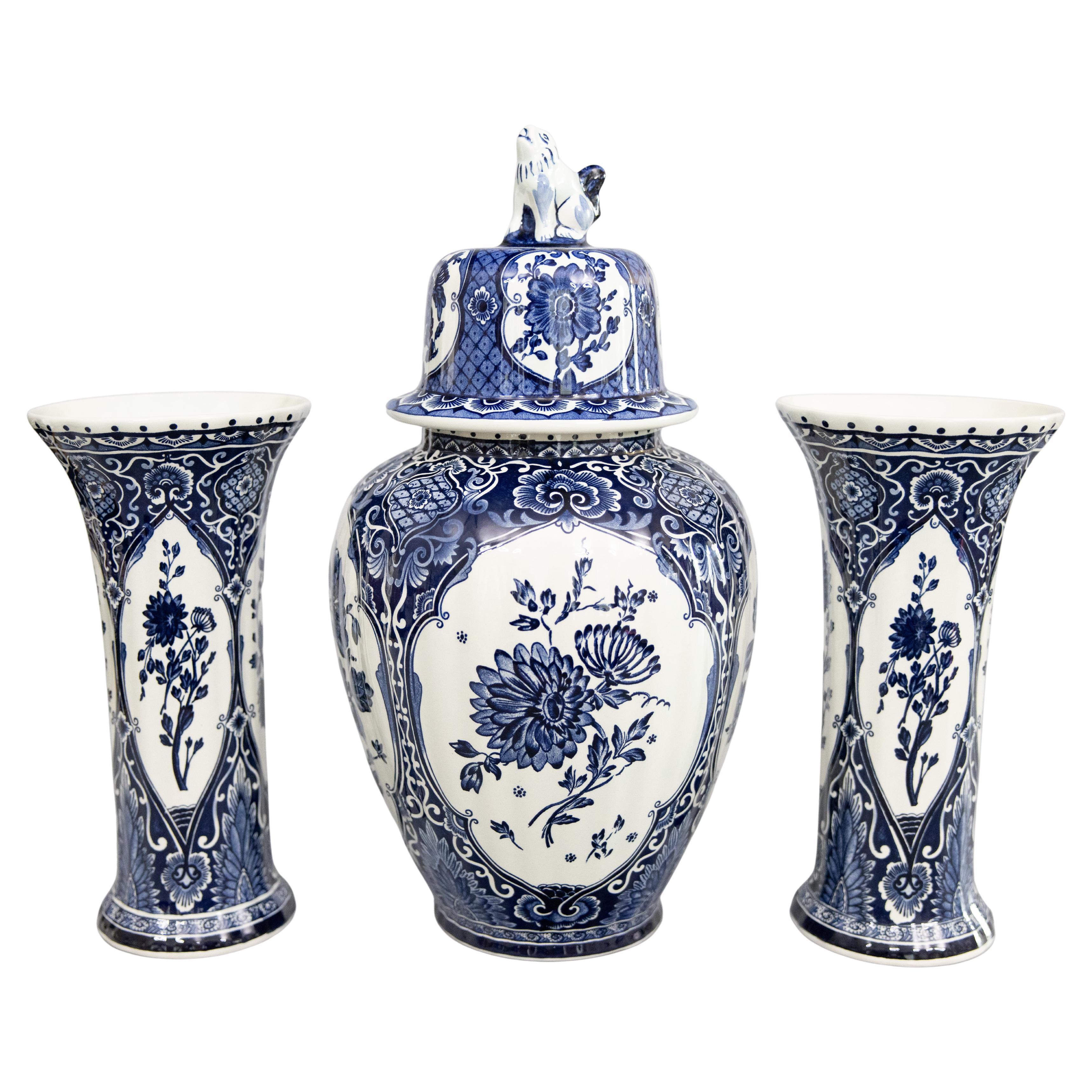 Vases à garniture floraux Delft hollandais du milieu du 20e siècle - Lot de 3 en vente