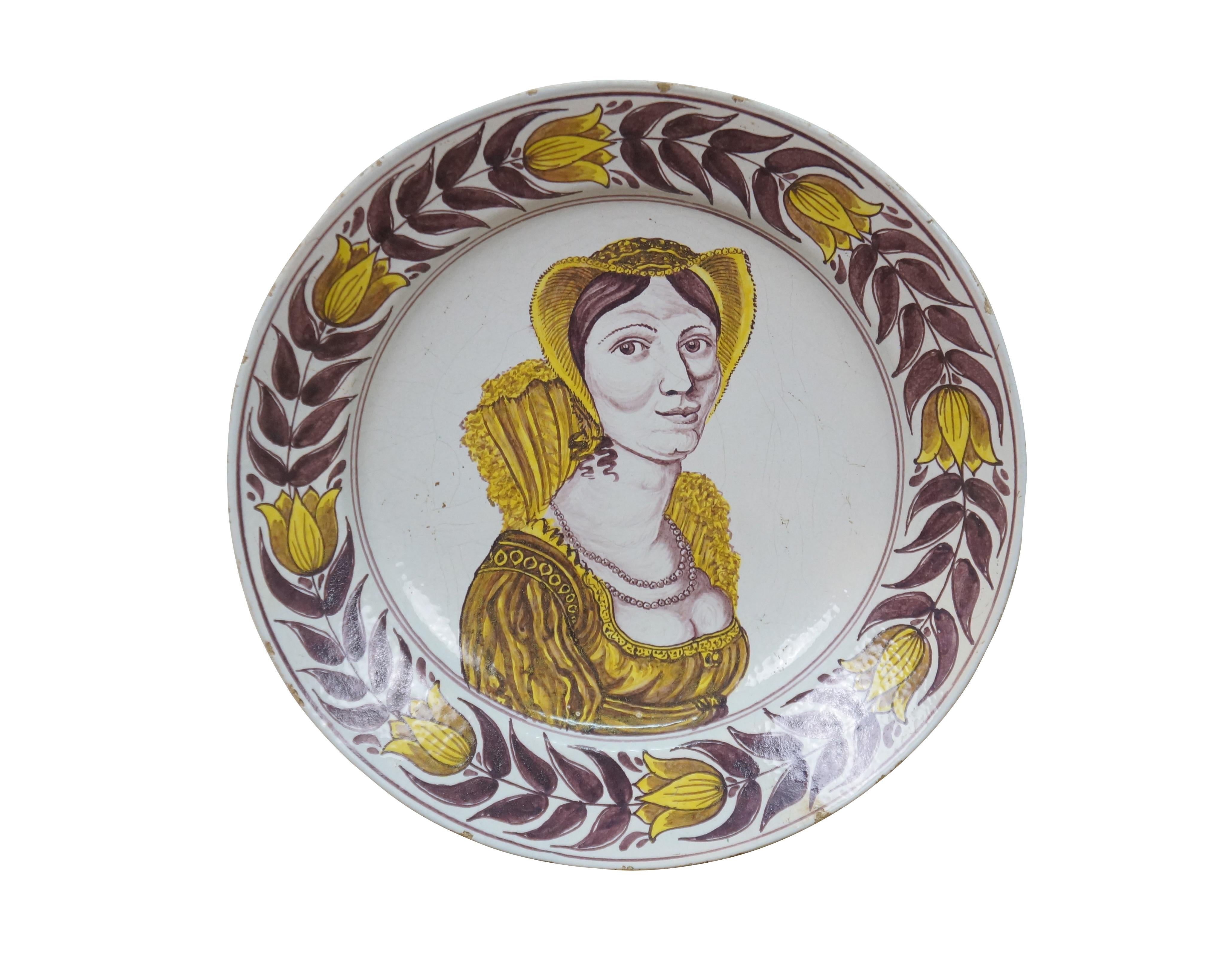 Due rari caricatori / ciotole con ritratto di Delft olandesi policromi dell'inizio del XIX secolo, smaltati con immagini in manganese (viola di Delft), giallo, rosso e blu. Una raffigura William I alias Willem Frederick, re dei Paesi Bassi dal 1815