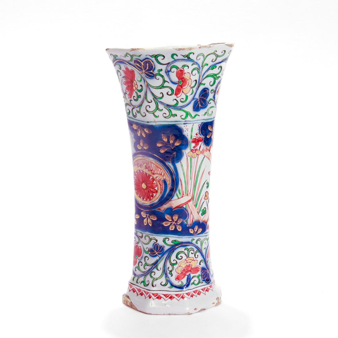 Néerlandais Vase gobelet néerlandais polychrome en poterie de Delft de Pieter Kocx/De Grieksche A en vente