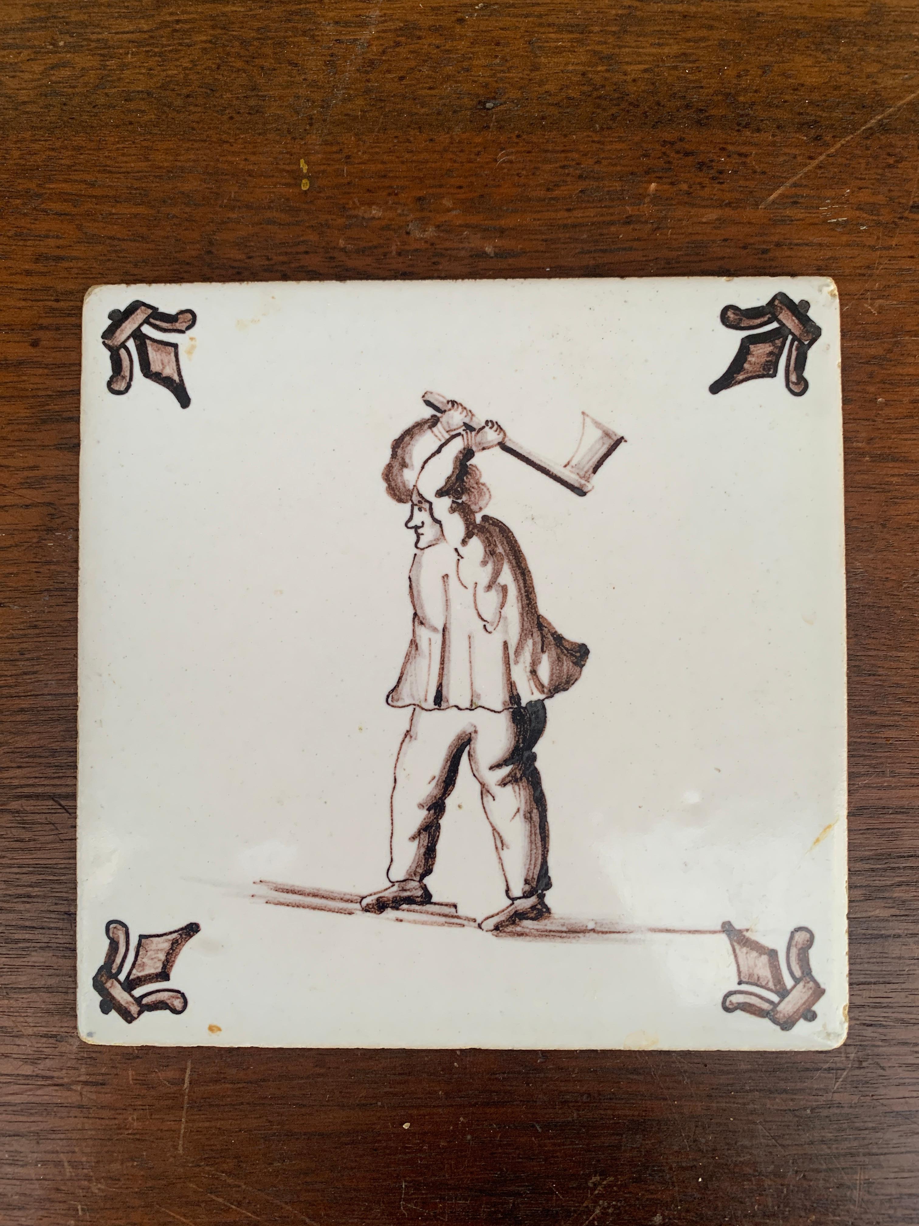 Antike holländische Delft Stil Handwerker Brown und Weiß Fliesen, Satz von drei (Keramik) im Angebot