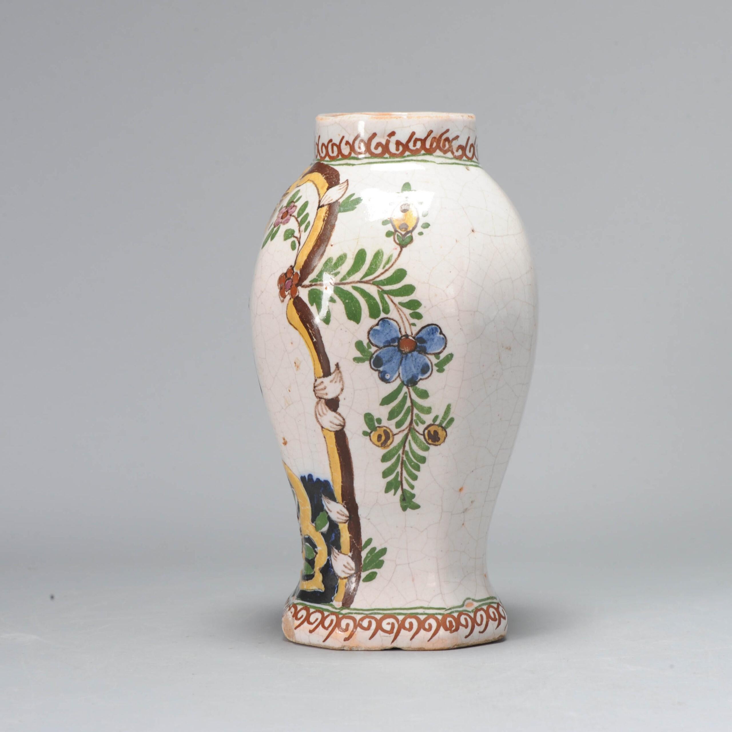 Diese schöne Vase/Glas aus den Niederlanden, Delft, Fabrik De Porceleyne Claeuw, 1658-1840.

Ein Baum mit 