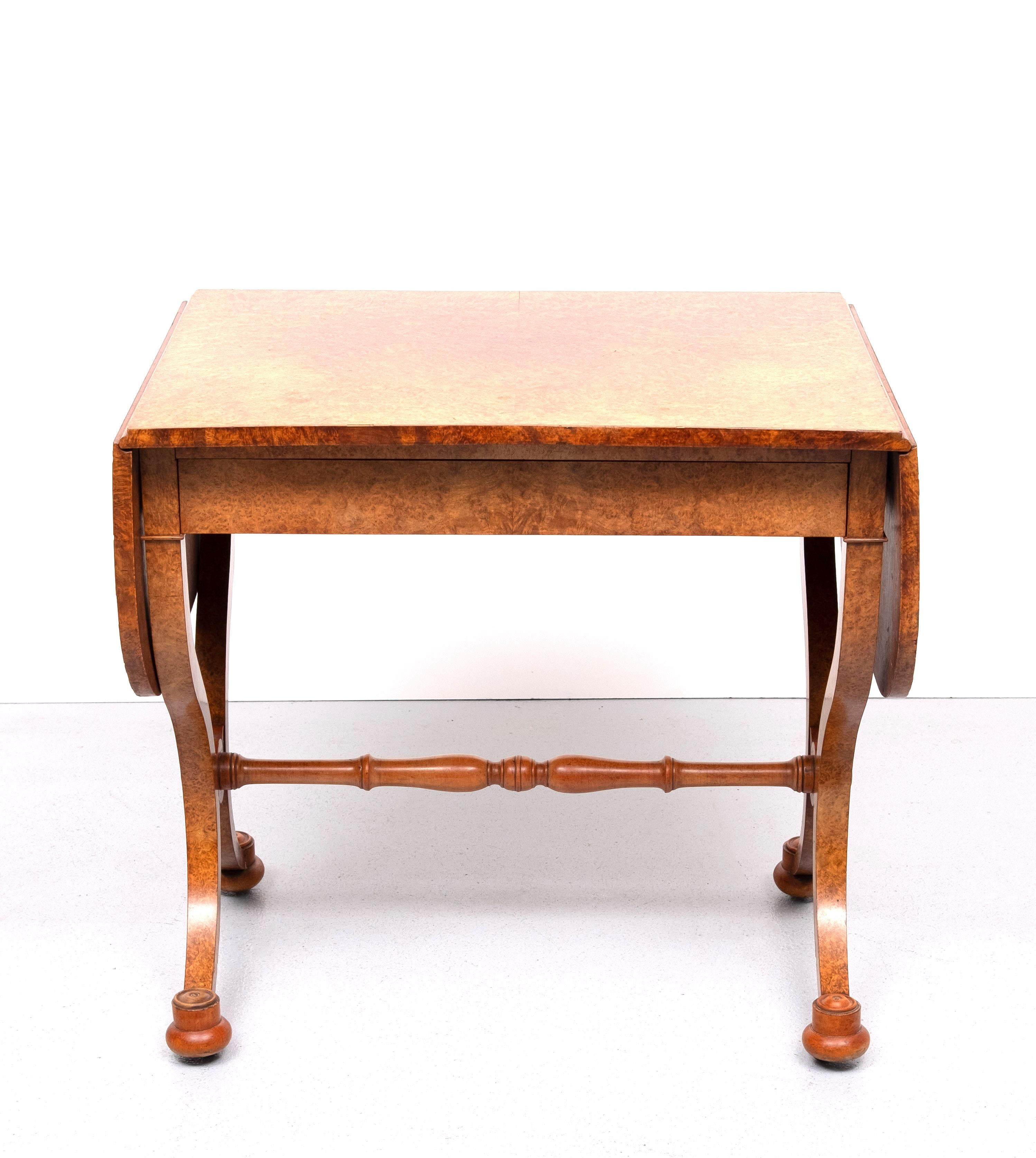 Antiguo Imperio Holandés Burl Mesa de escritorio o sofá chapada en madera Burl en venta 5
