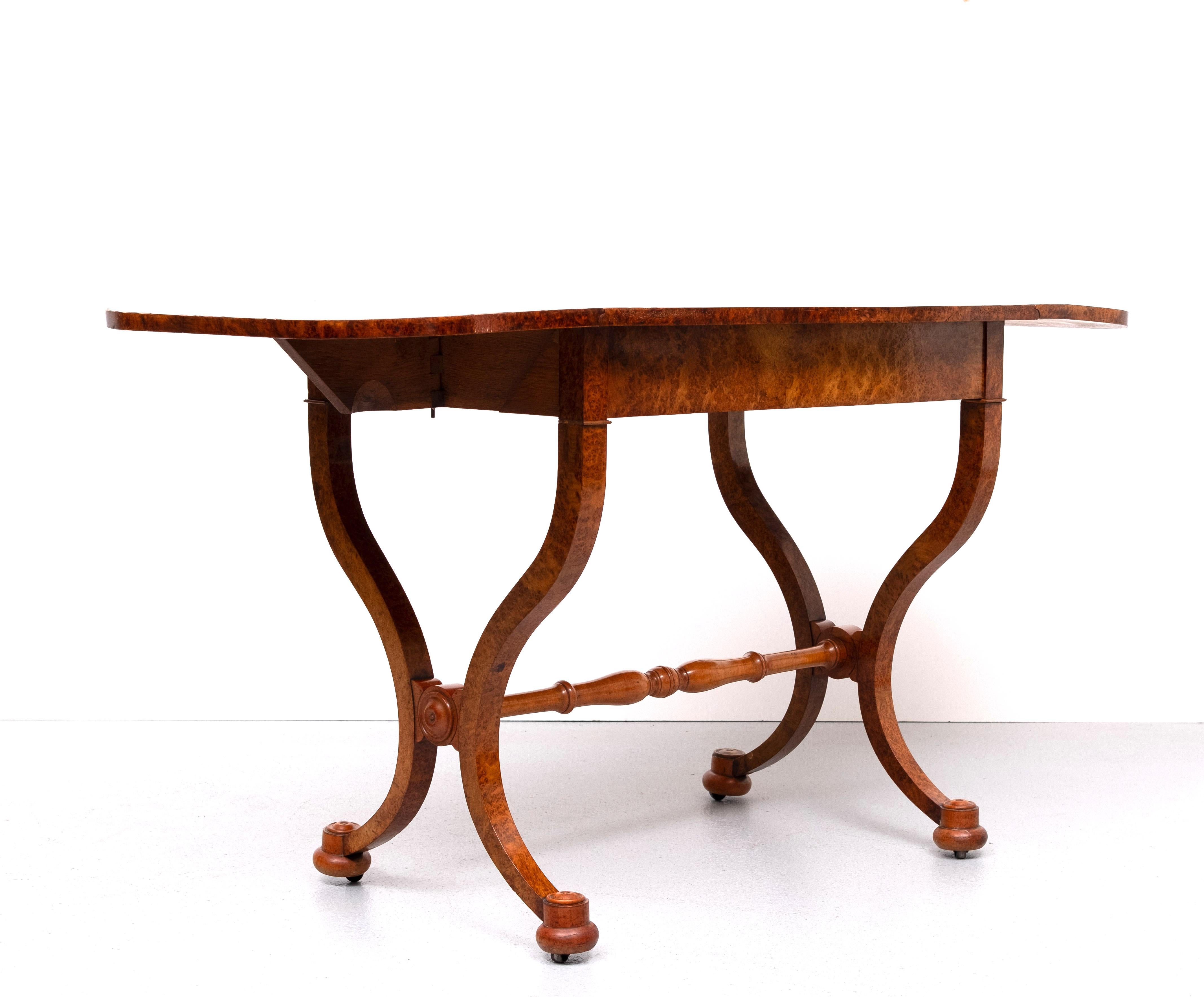 Antiguo Imperio Holandés Burl Mesa de escritorio o sofá chapada en madera Burl en venta 9