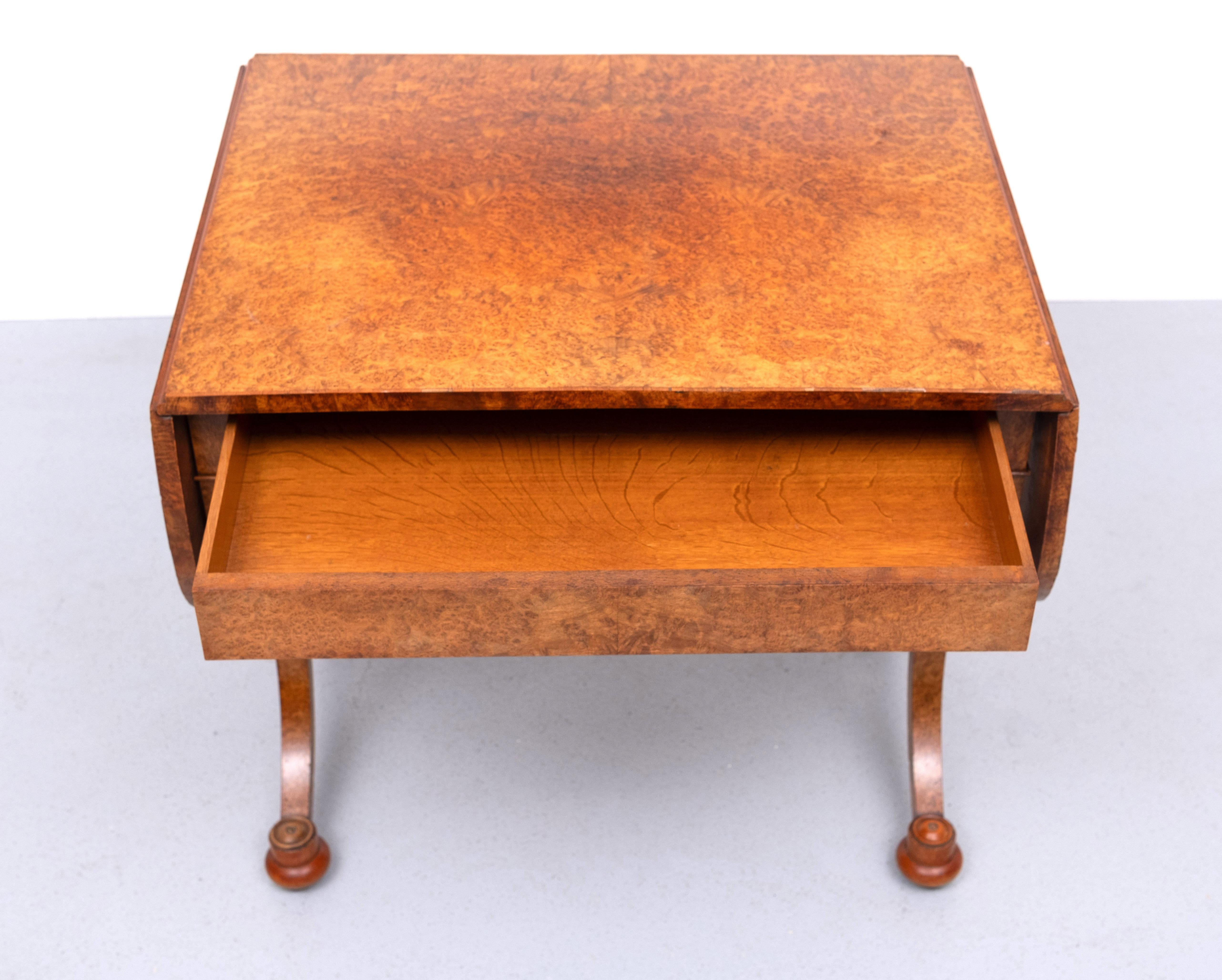 Antiguo Imperio Holandés Burl Mesa de escritorio o sofá chapada en madera Burl en venta 2