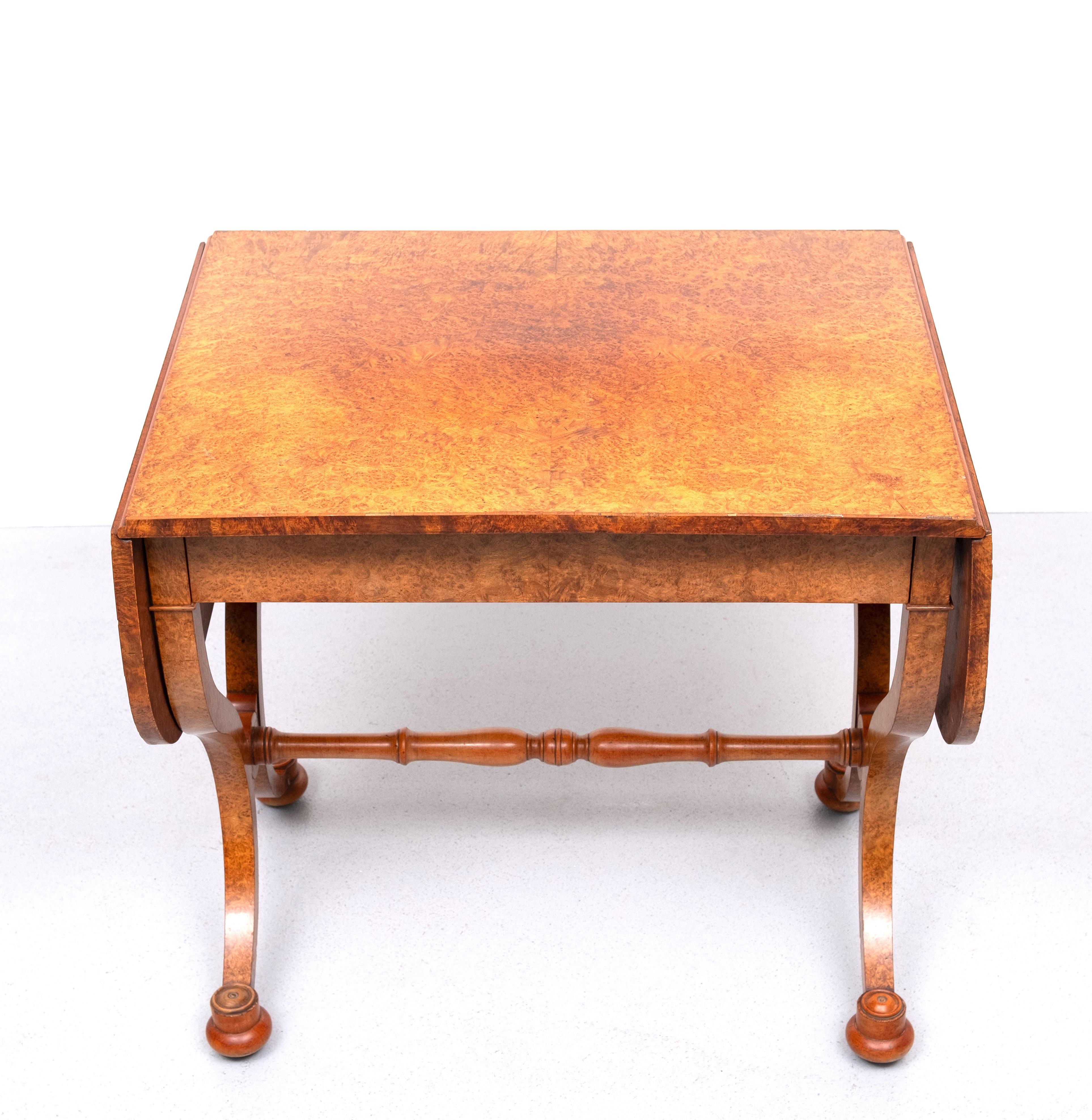 Antiguo Imperio Holandés Burl Mesa de escritorio o sofá chapada en madera Burl en venta 3
