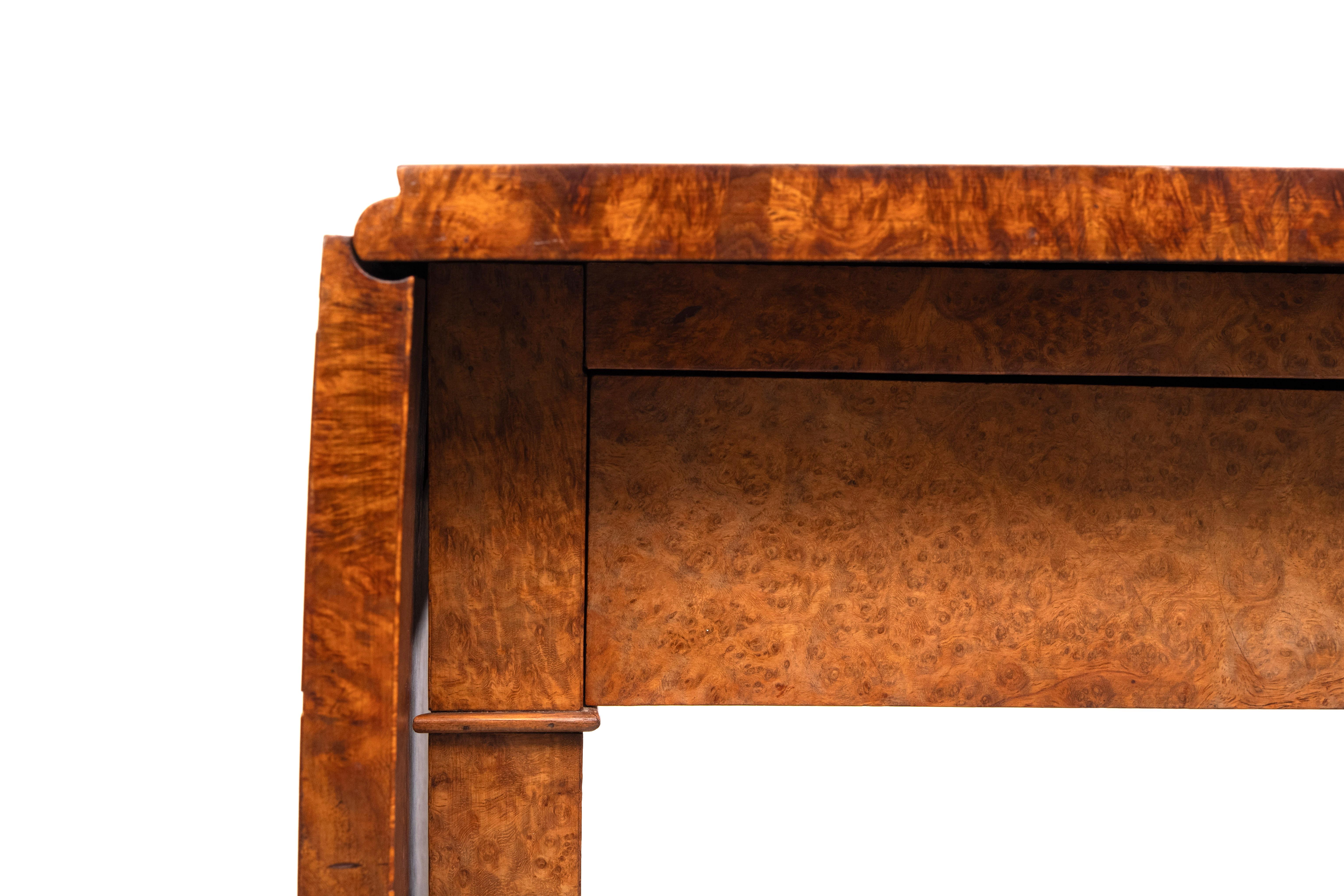 Antiguo Imperio Holandés Burl Mesa de escritorio o sofá chapada en madera Burl en venta 4