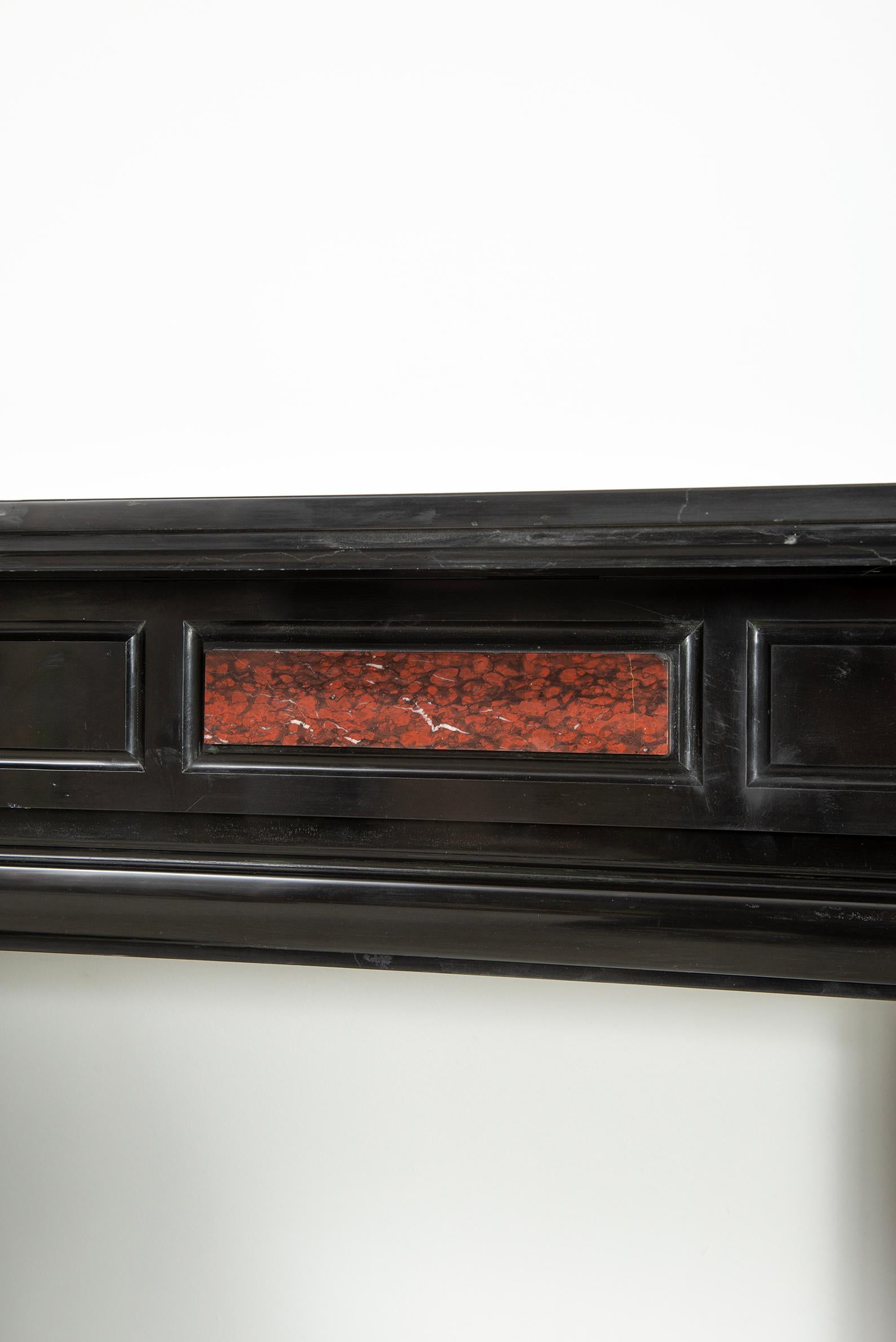 Antique Dutch Fireplace in Belgian Black Marble In Good Condition In Haarlem, Noord-Holland