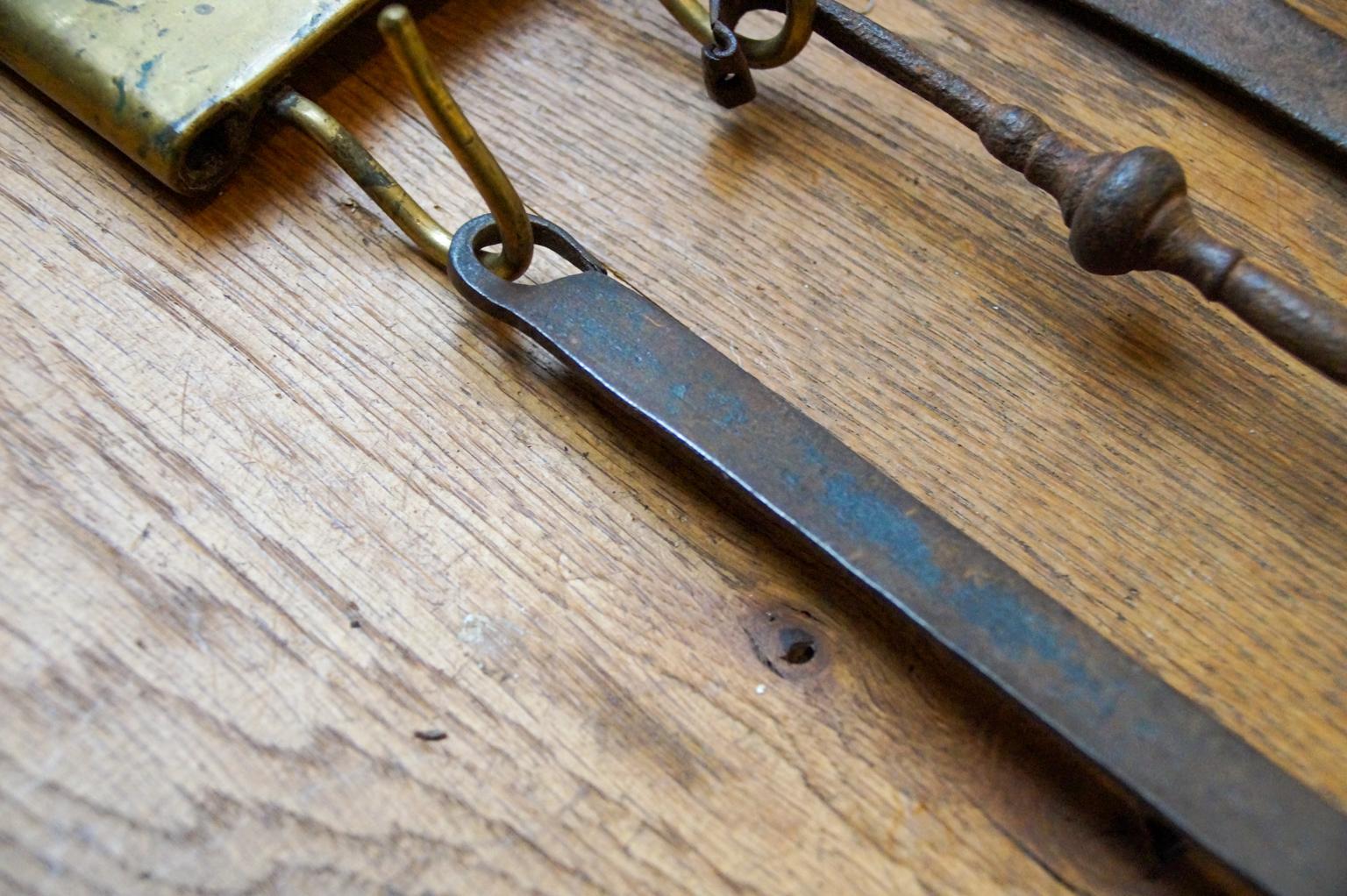 Antikes niederländisches Kaminbesteck, Kaminwerkzeuge, 18.-19. Jahrhundert im Angebot 3
